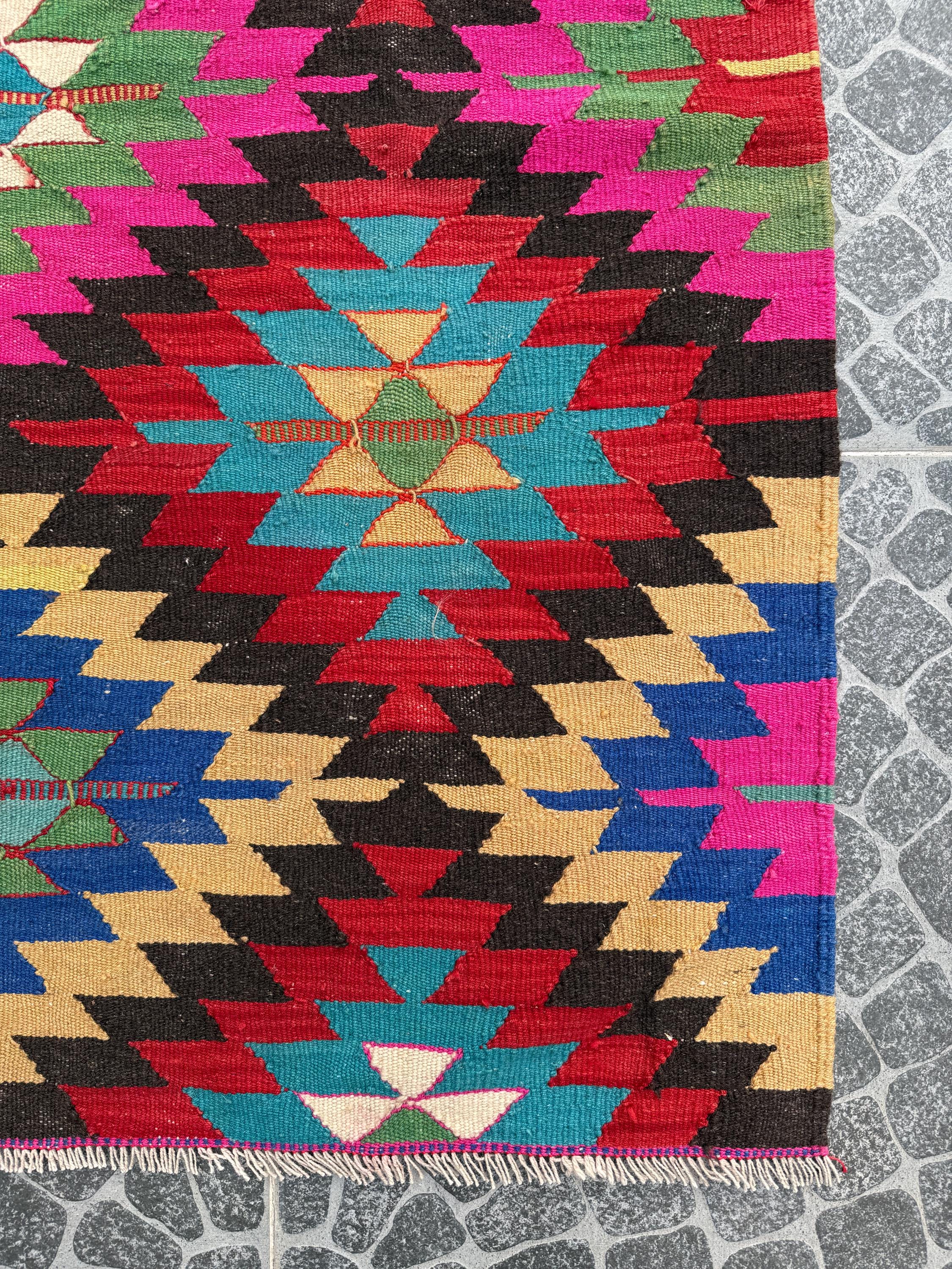Vintage Turkish Kilim Rug, Handwoven Boho Decor (4.07x4.59 ft)