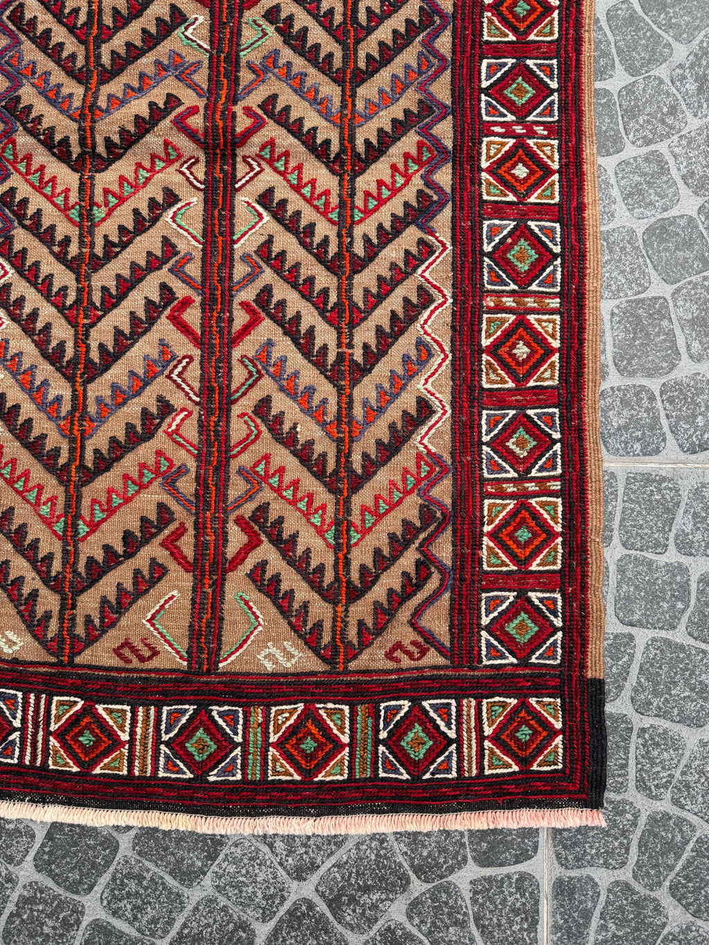 Vintage Turkish Kilim Rug, Handwoven Sumak Rug (2.43x3.97 ft)