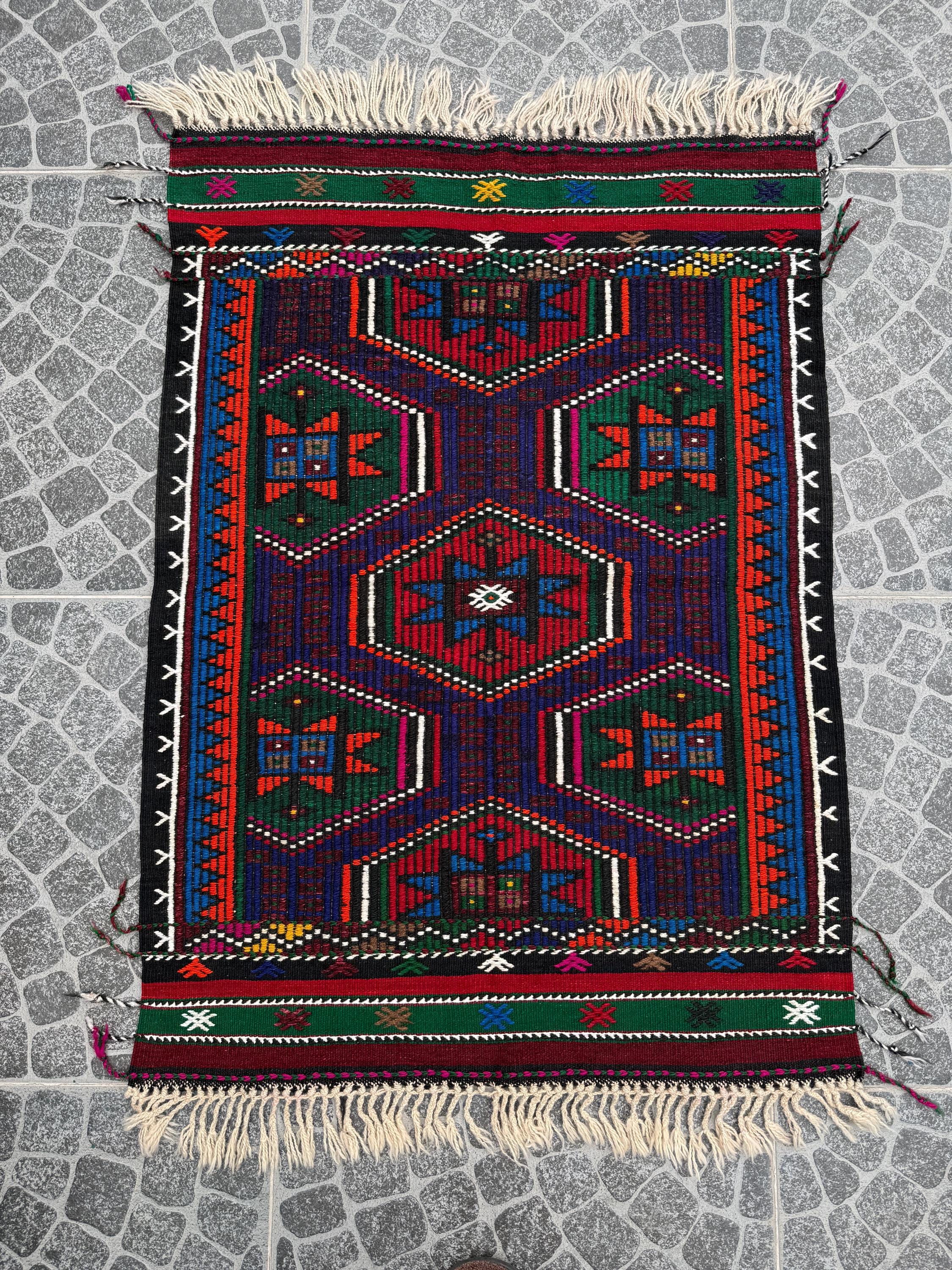 Vintage Turkish Kilim Rug, Handwoven Boho Decor (2.89x4.00 ft)