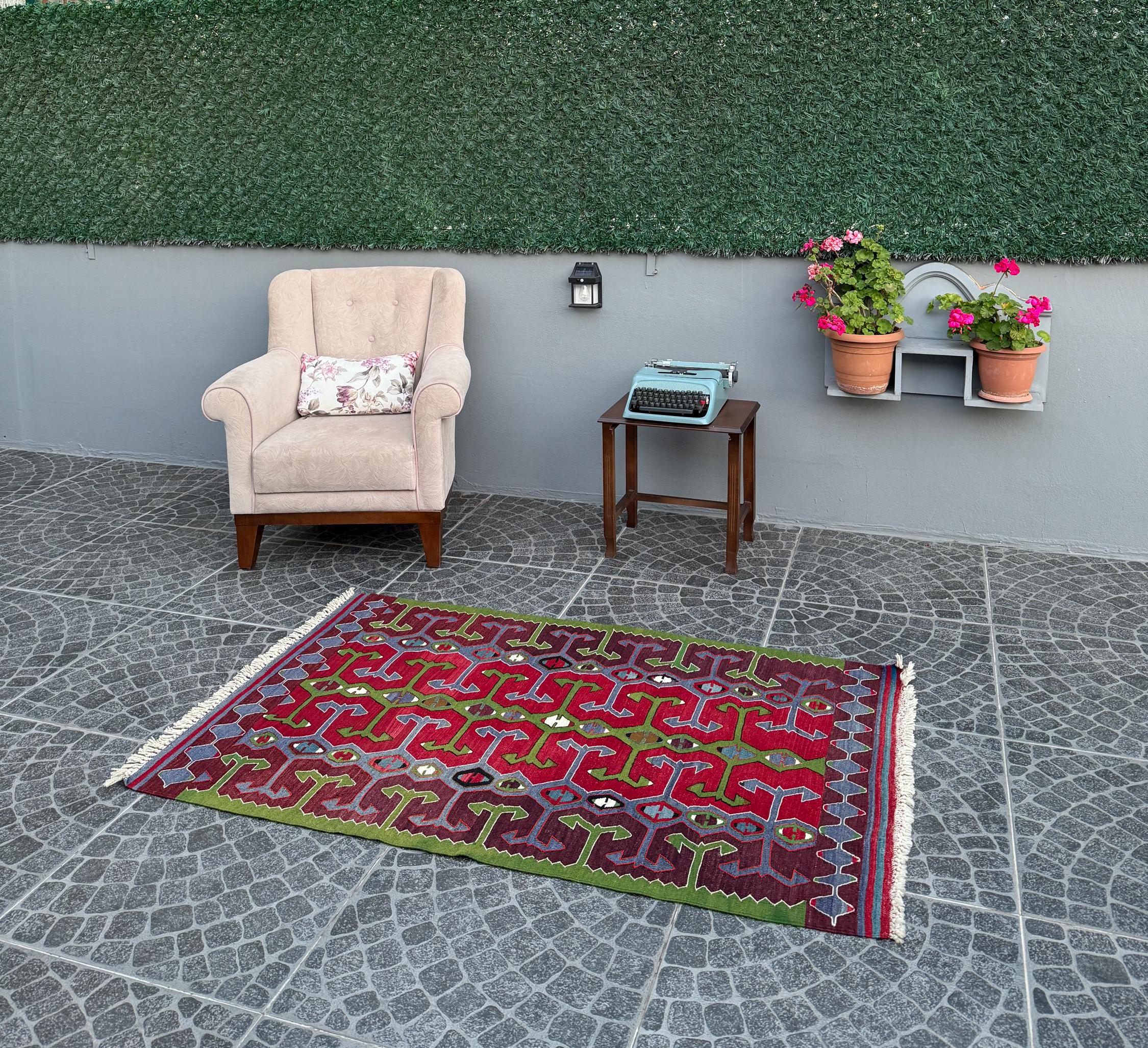 Vintage Turkish Kilim Rug, Handwoven Wool, Bohemian Home Decor (3.38x5.41 ft)