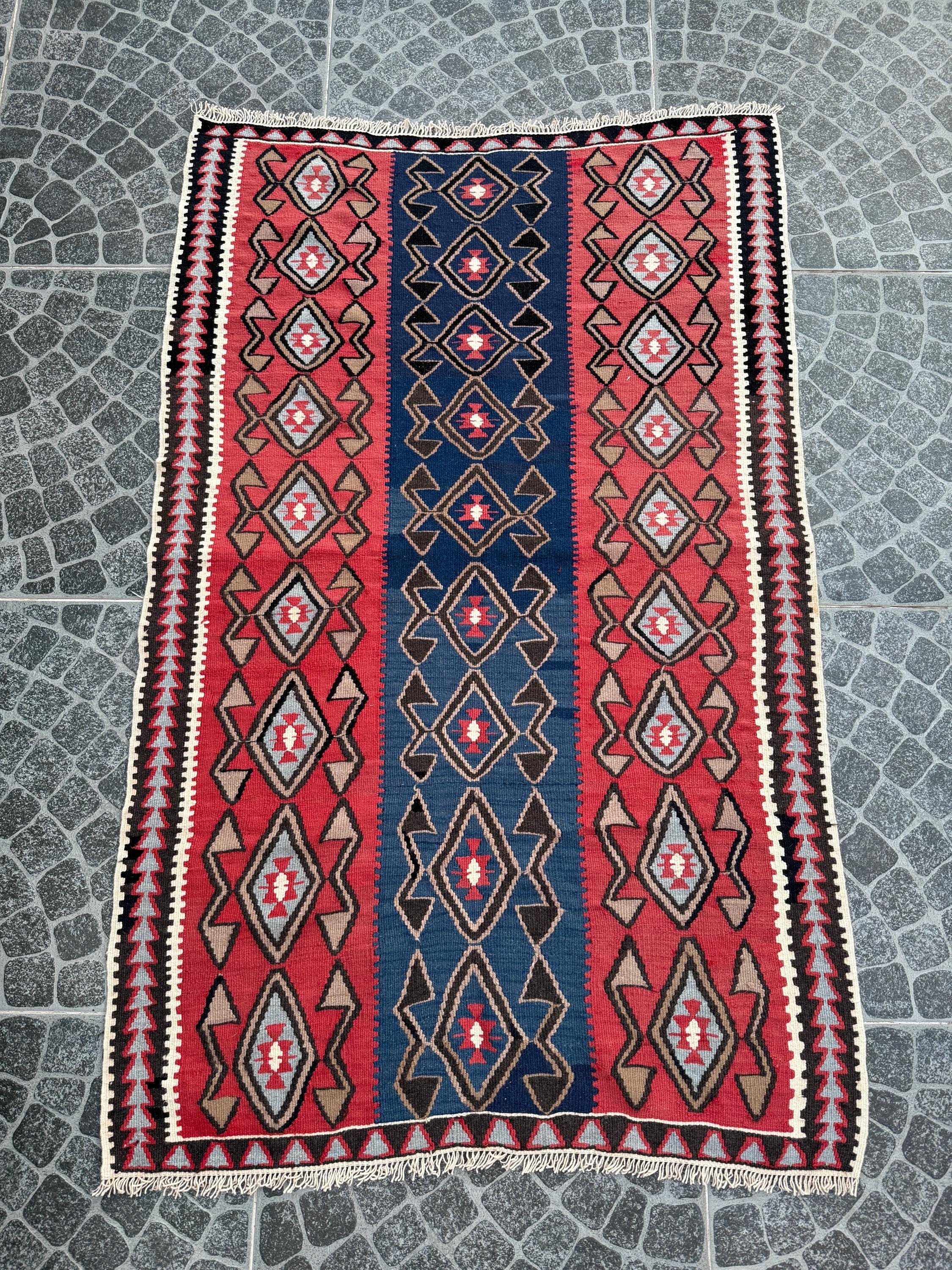 Vintage Handwoven Turkish Kilim Rug, Amulet Star Motifs, 3.44x5.41 ft