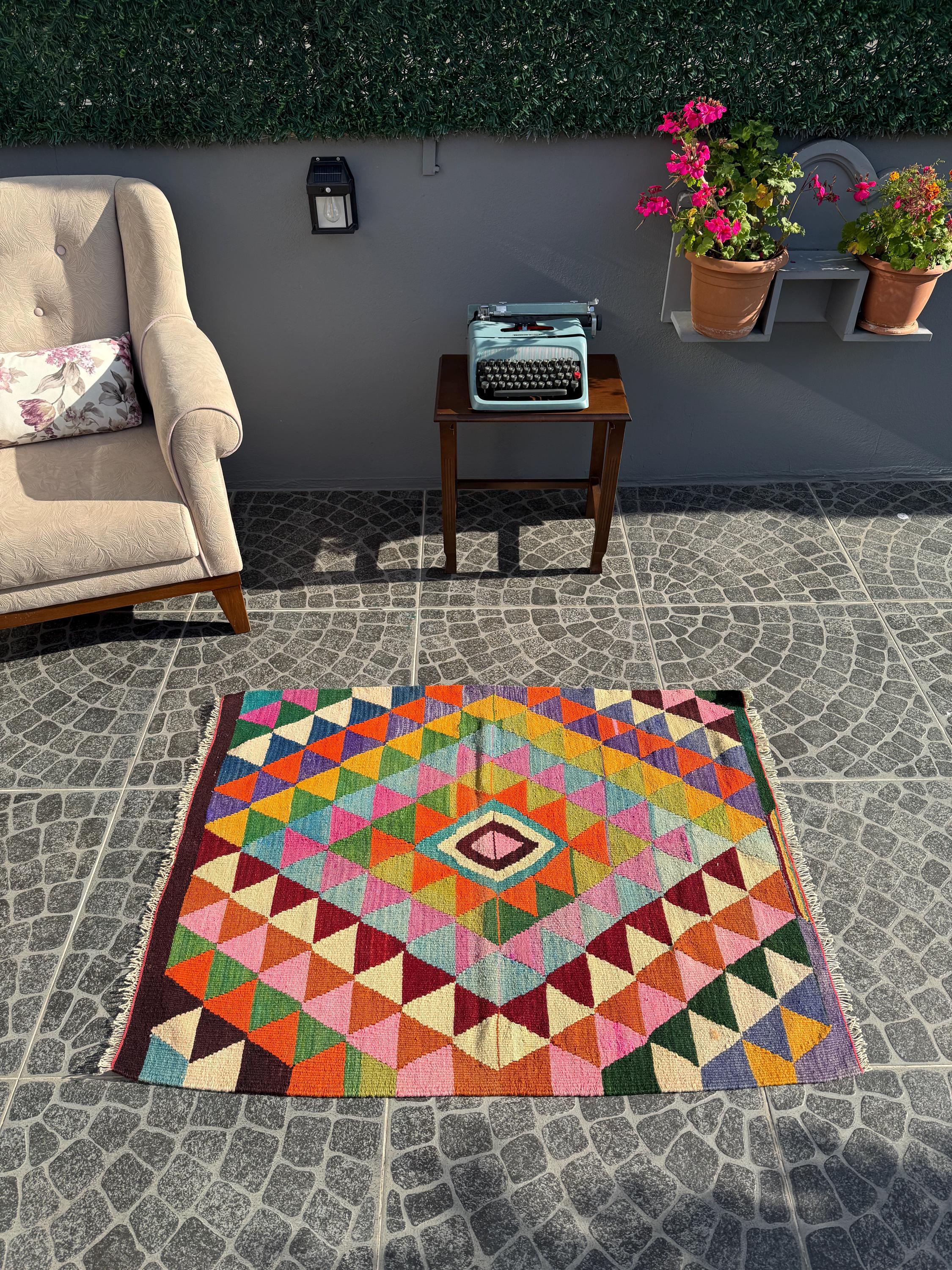 Vintage Turkish Kilim Rug, Handwoven Wool, Bohemian Decor (3.05x3.94 ft)