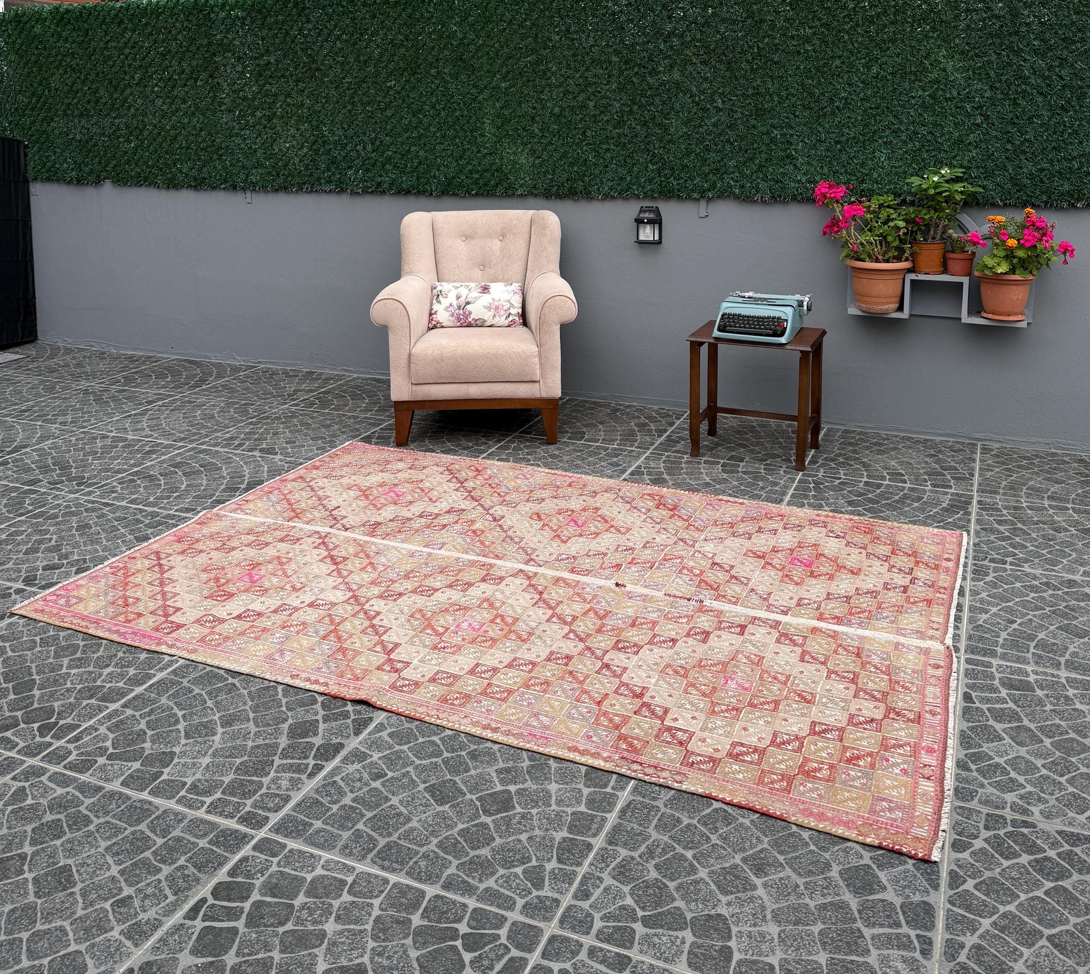 Vintage Turkish Kilim Rug: Handwoven Bohemian Home Decor (5.18 ft x 7.74 ft)