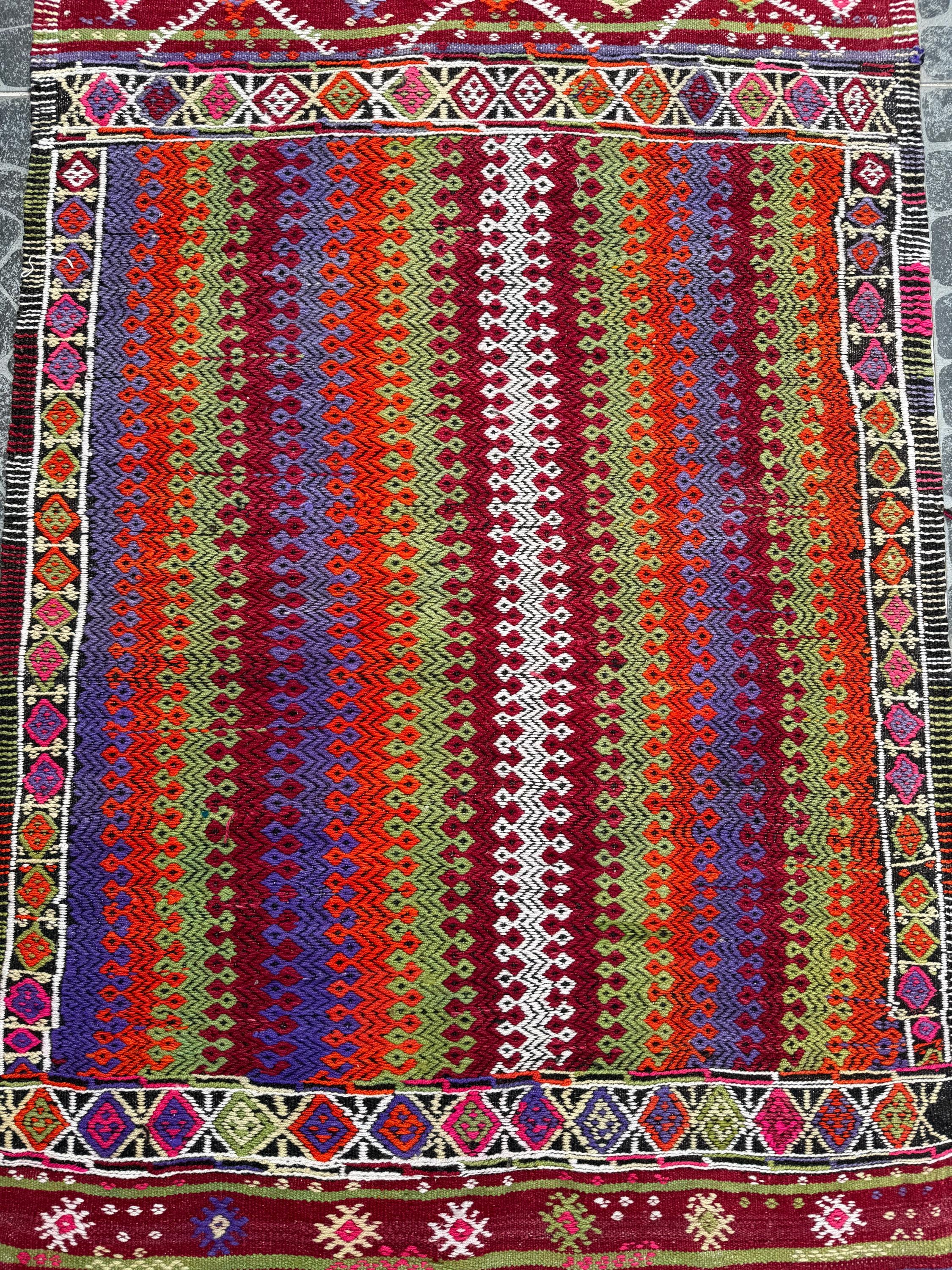 Vintage Turkish Cicim Rug, Handwoven Bohemian Decor (3.11x4.52ft)