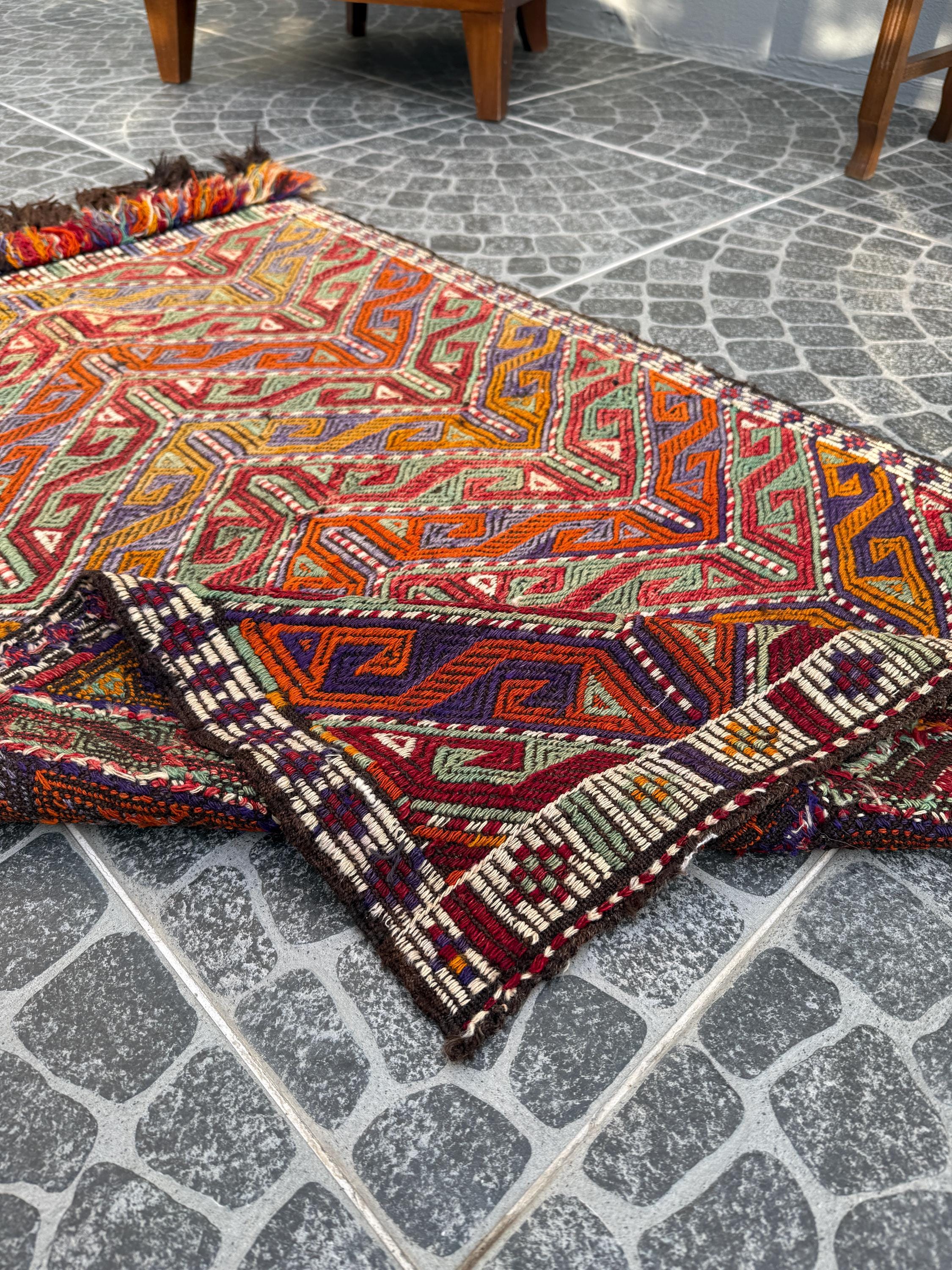 Vintage Turkish Kilim Rug: Handwoven Wool Cicim Rug (2.79x4.00 ft)