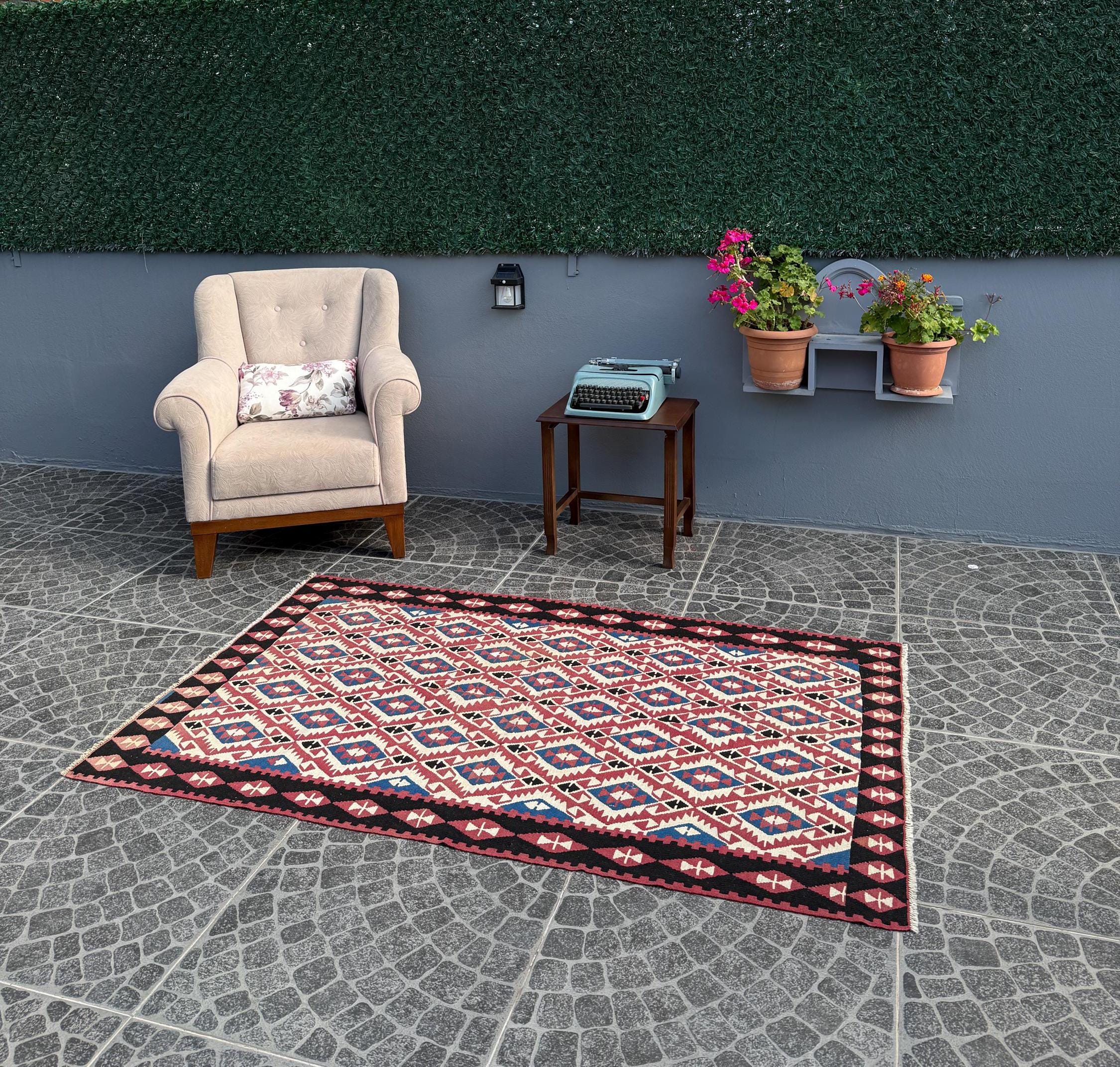 Vintage Turkish Kilim Rug, Handwoven Bohemian Decor (3.64x5.91 ft.)