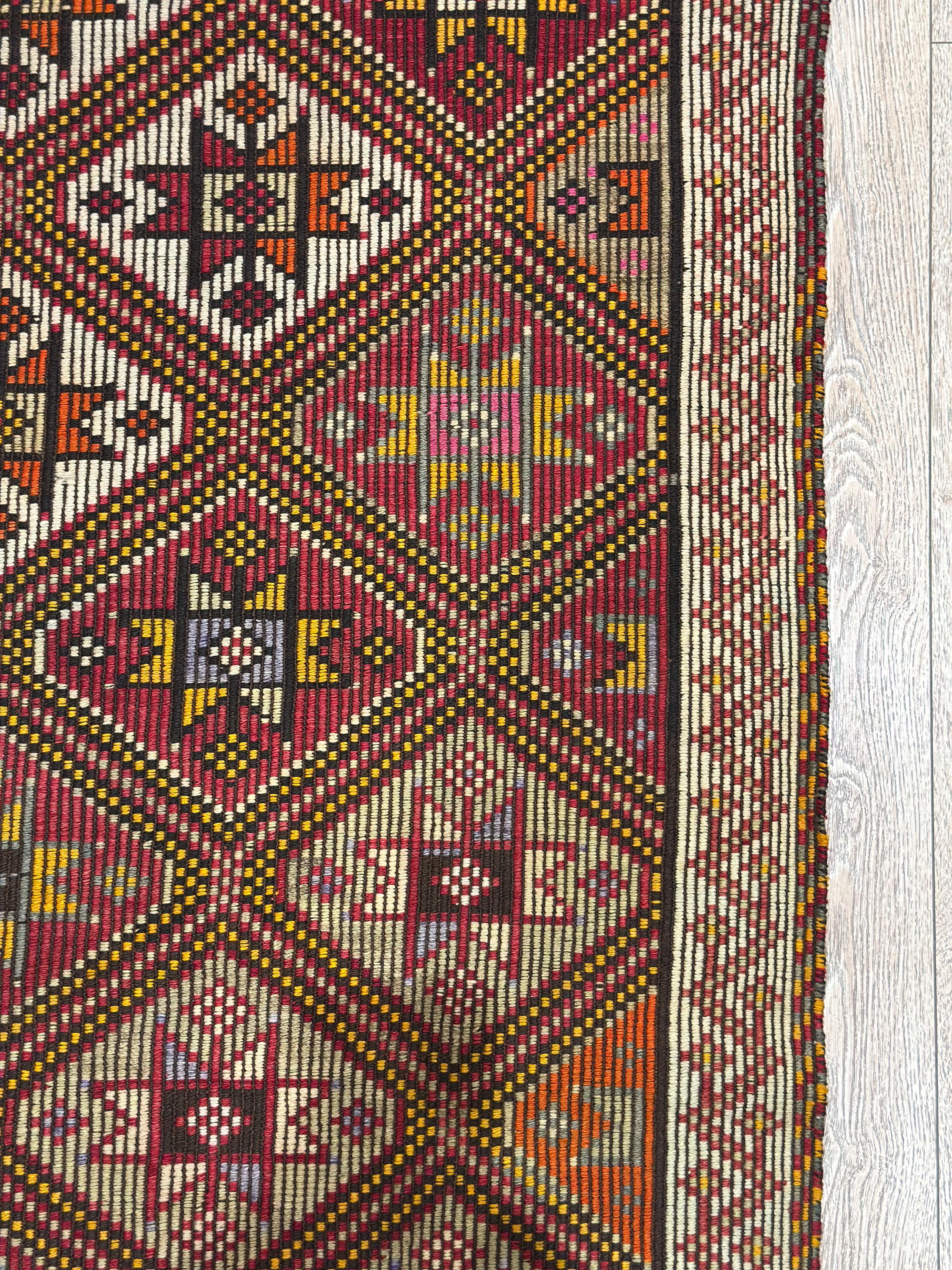 Vintage Turkish Kilim Rug – 4.6 x 8.2 ft, Handwoven Wool Star Diamond