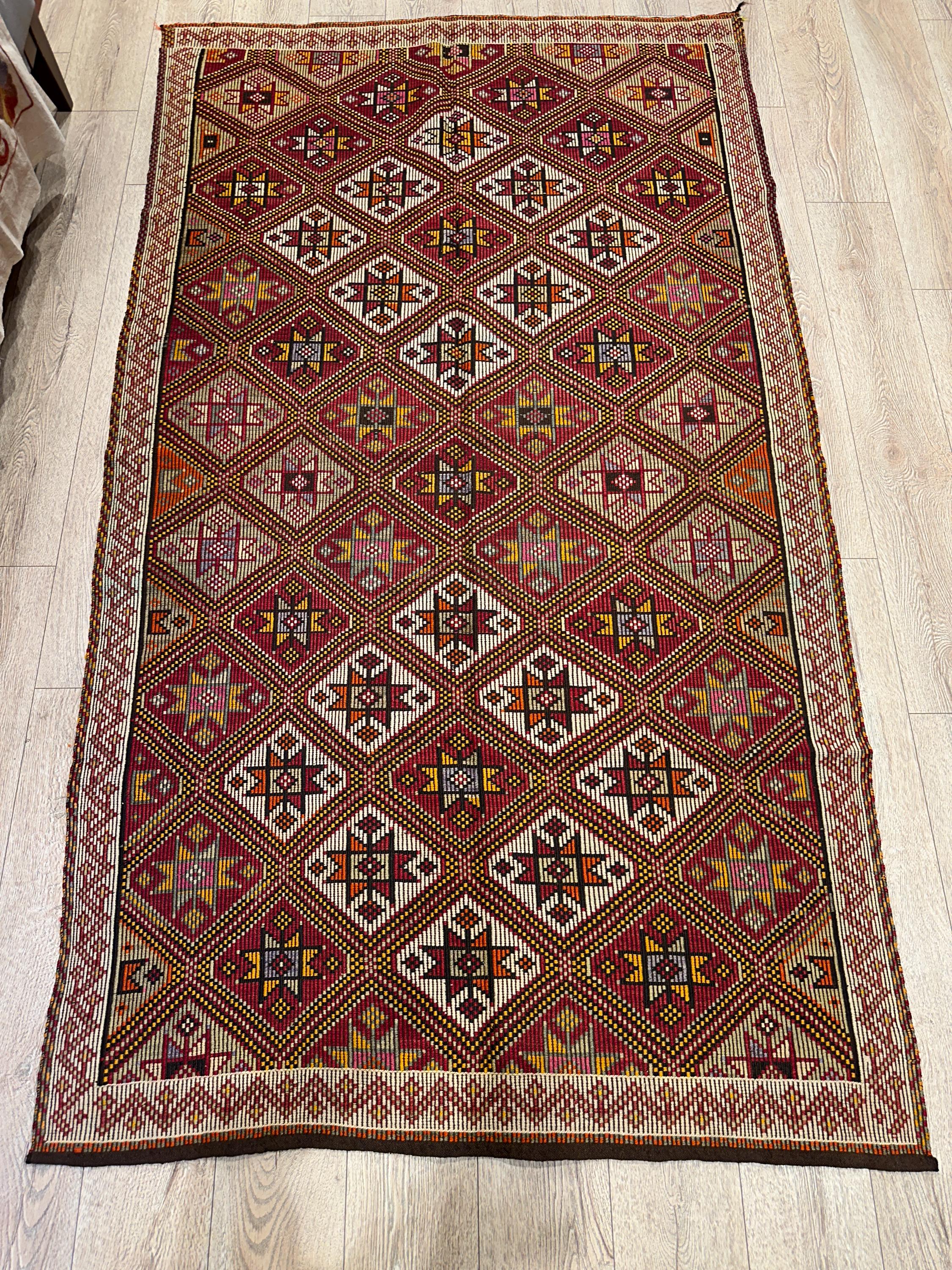 Vintage Turkish Kilim Rug – 4.6 x 8.2 ft, Handwoven Wool Star Diamond