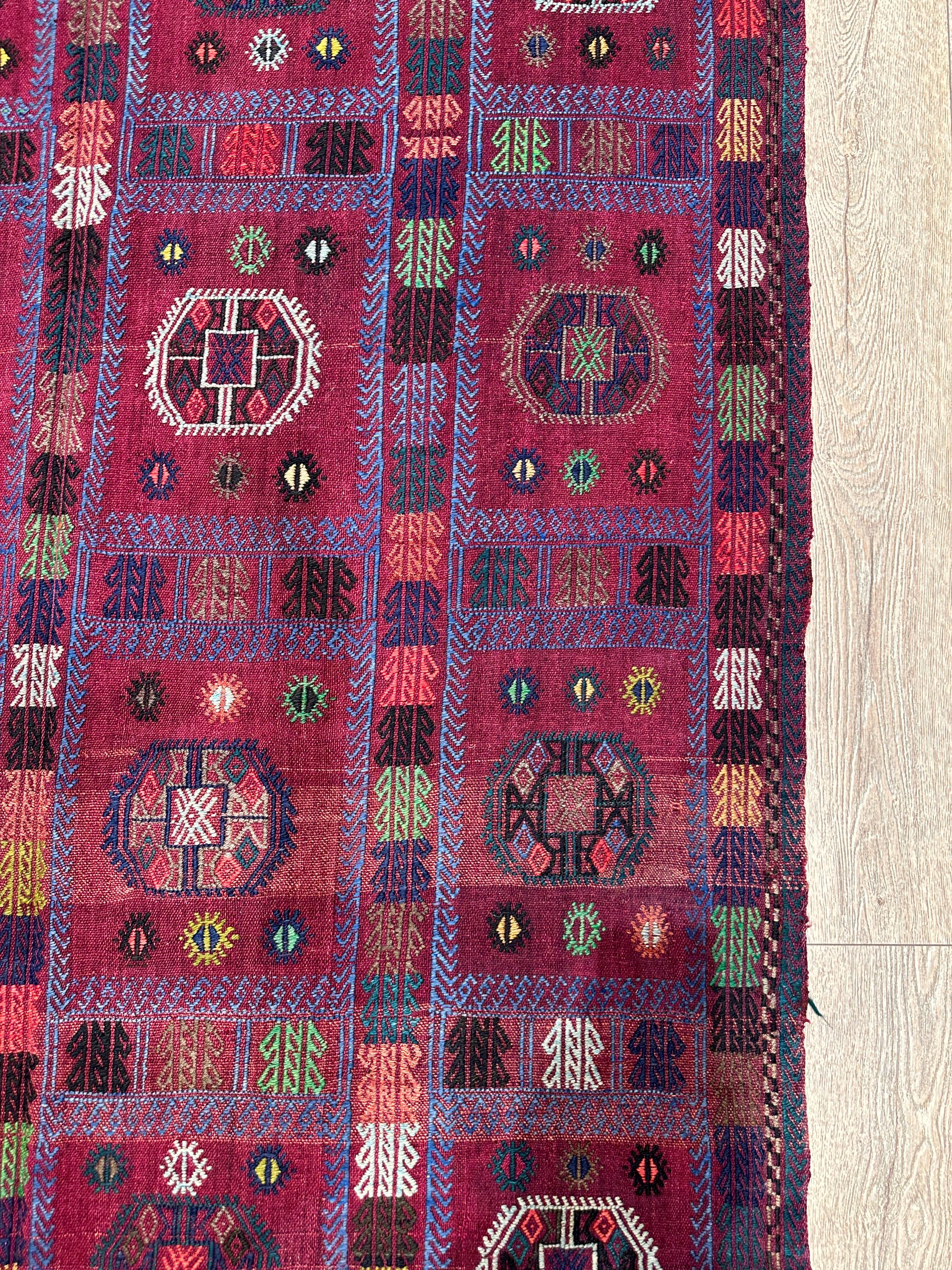 Vintage Turkish Kilim Rug, Handwoven Wool, Tribal Medallion Decor (4.49 x 5.57 ft)