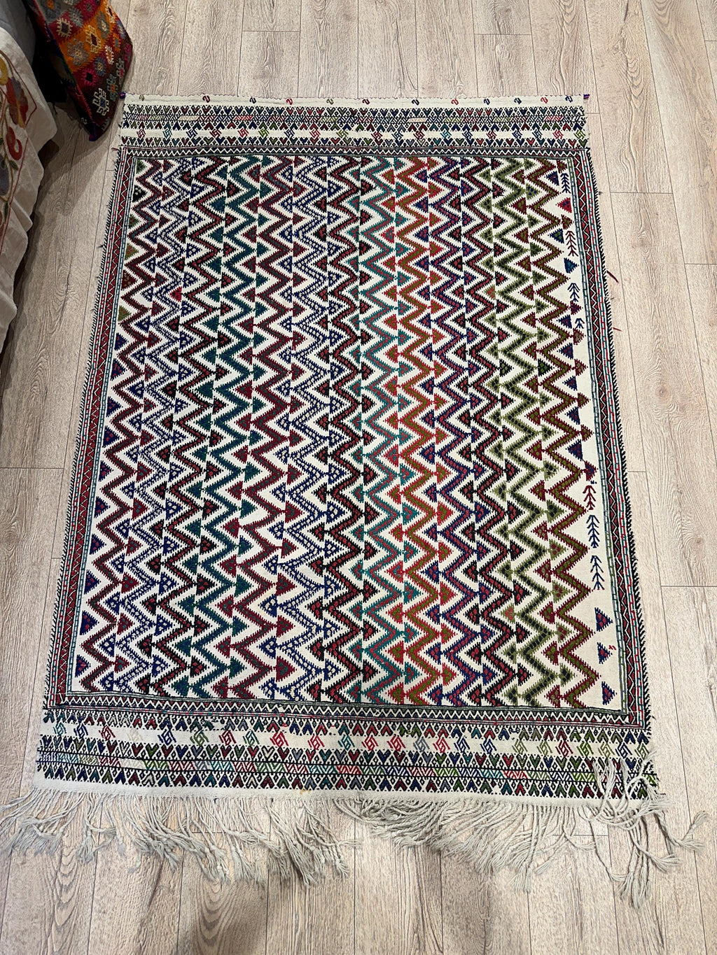 Vintage Turkish Kilim Rug (4.8 x 6.7 ft) – Handwoven Wool, Tribal Zigzag Design