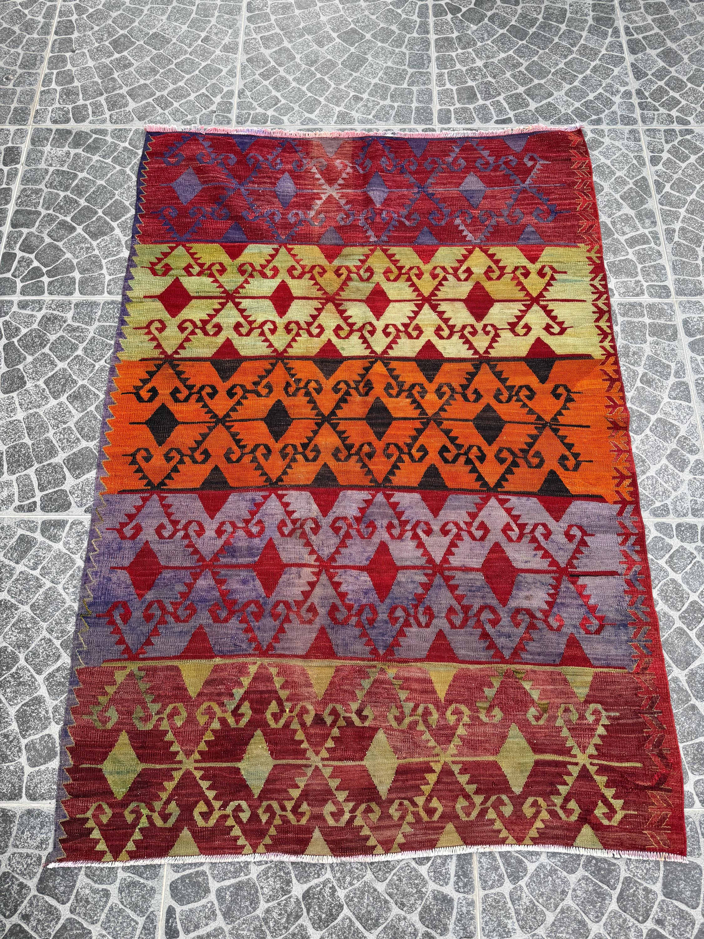 Vintage Turkish Kilim Rug, Boho Decor, Anatolian Muska Design (4.20x6.07 ft)