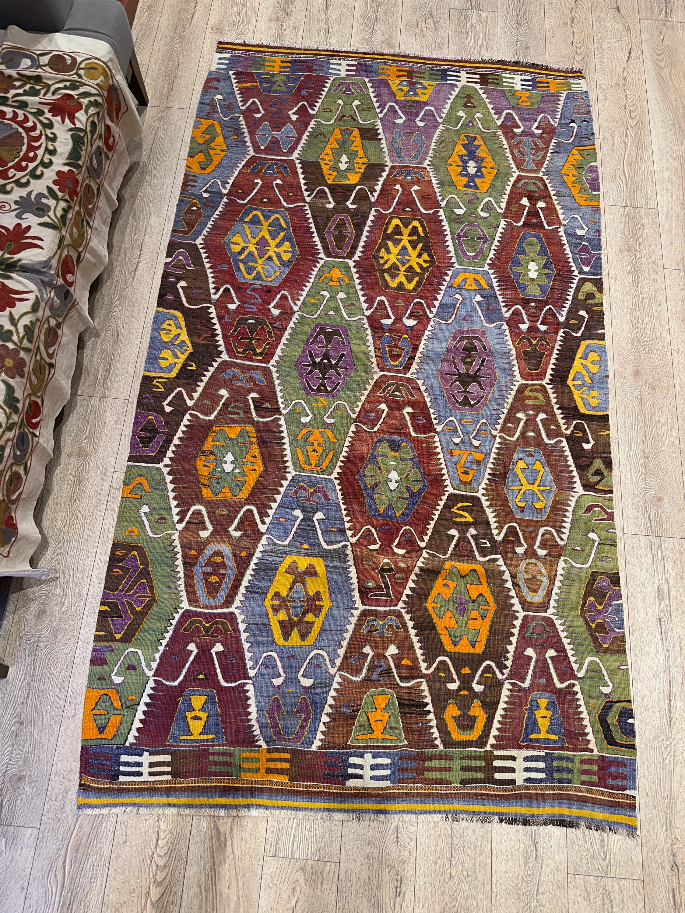 Vintage Turkish Kilim Rug – 4.8 x 8.8 ft, Handwoven Wool, Tribal Geometric Decor