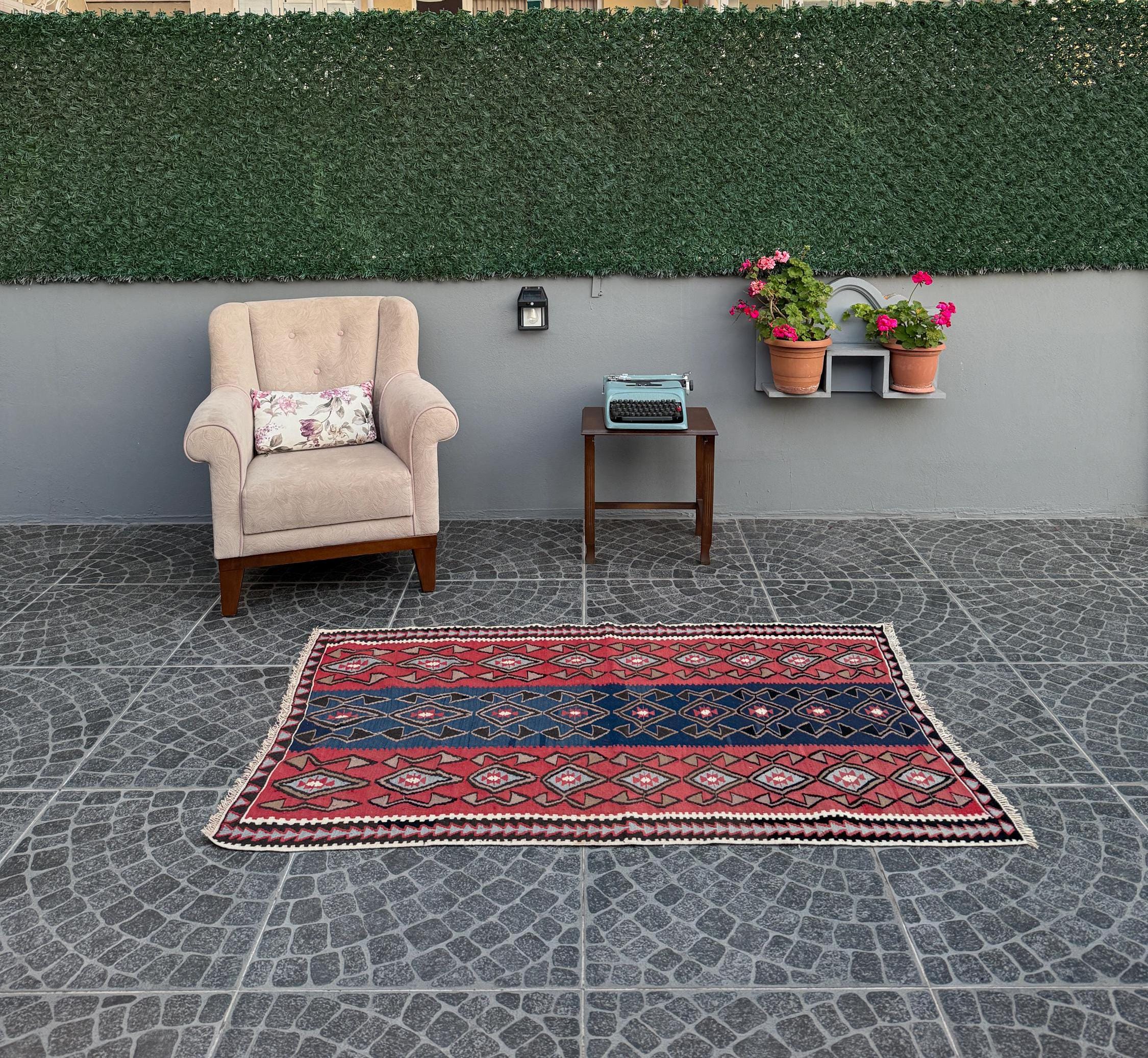 Vintage Handwoven Turkish Kilim Rug, Amulet Star Motifs, 3.44x5.41 ft