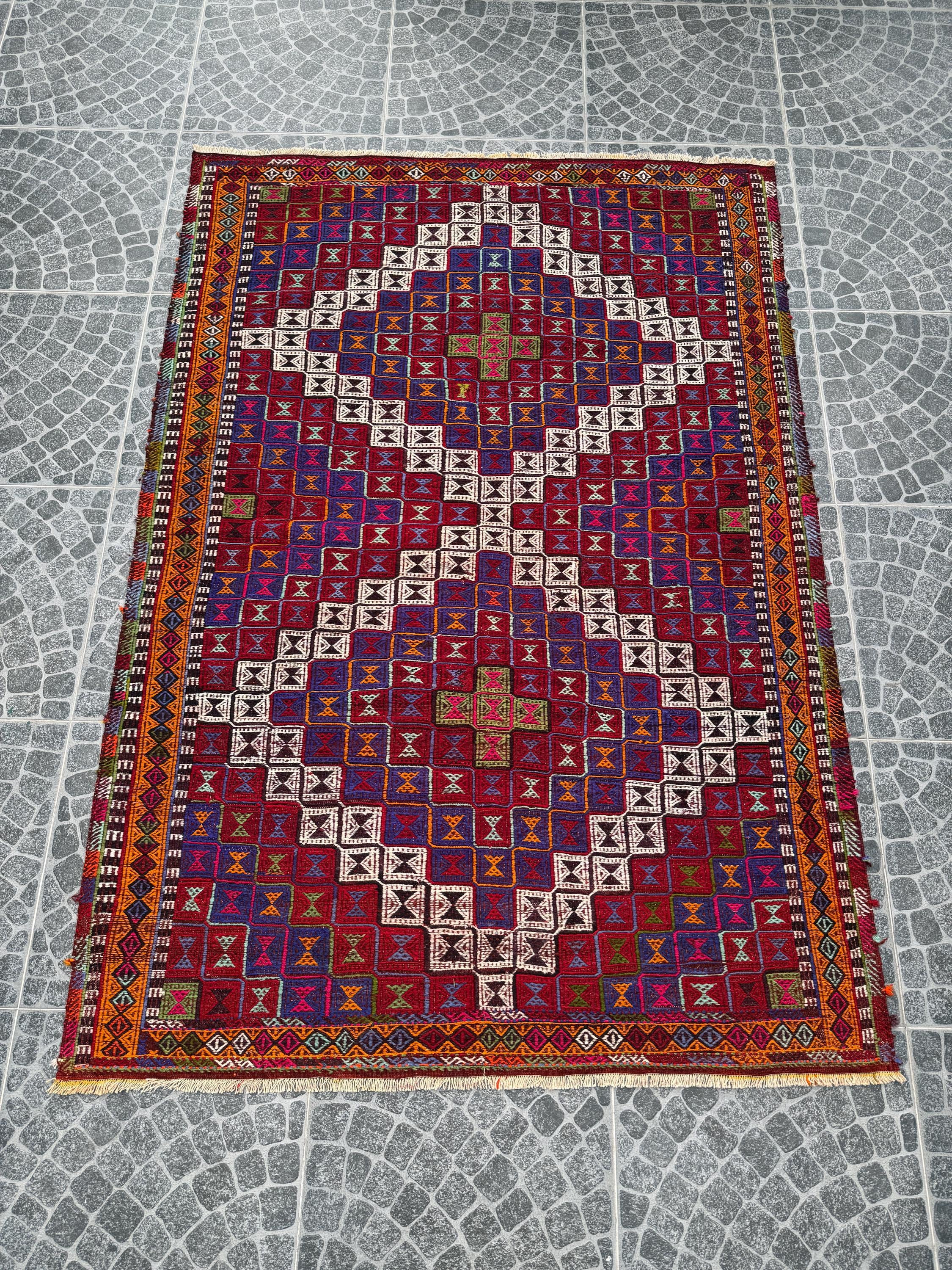 Vintage Turkish Kilim Rug, Handwoven Bohemian Decor (5.51x7.94 ft)