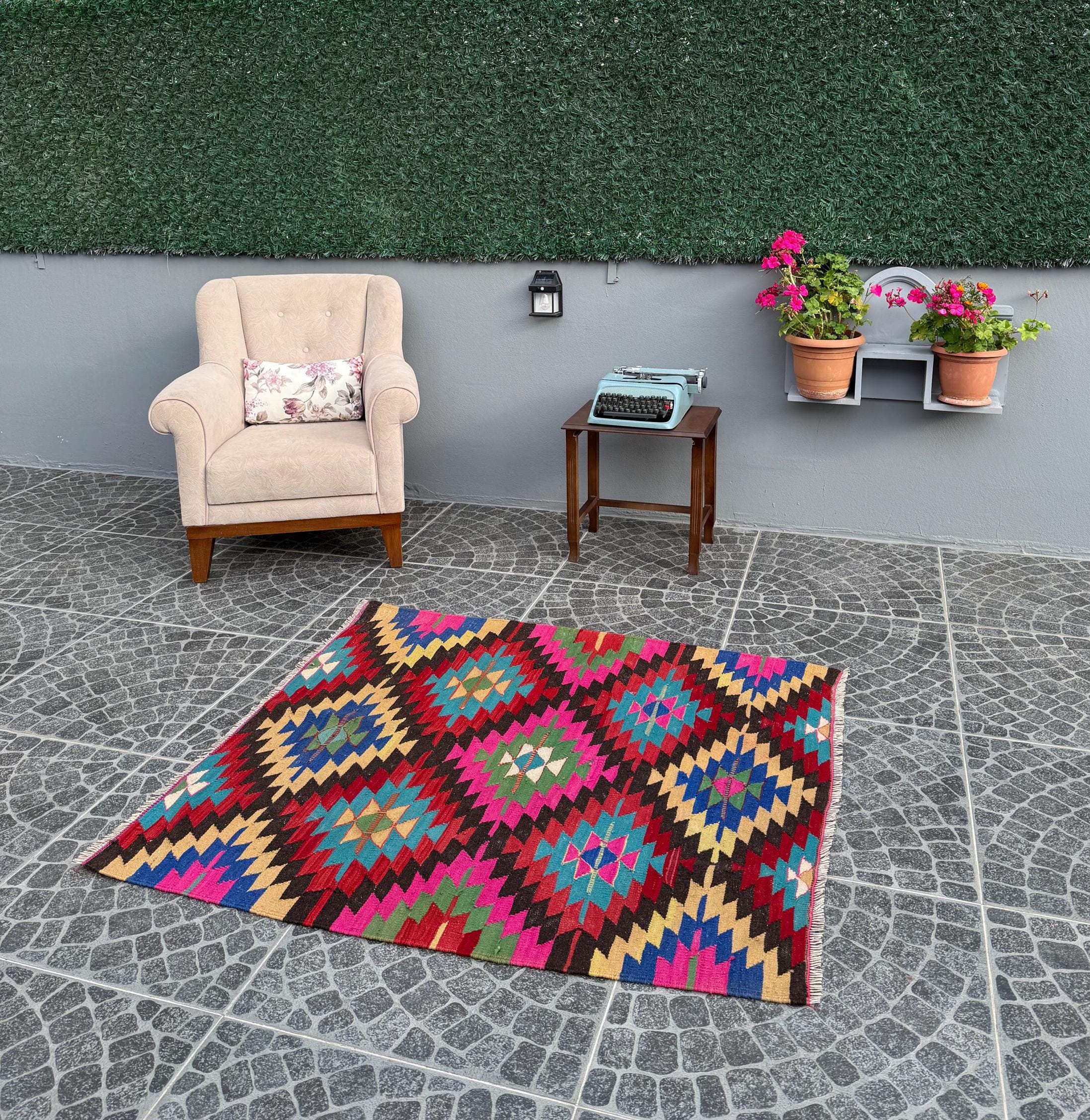 Vintage Turkish Kilim Rug, Handwoven Boho Decor (4.07x4.59 ft)