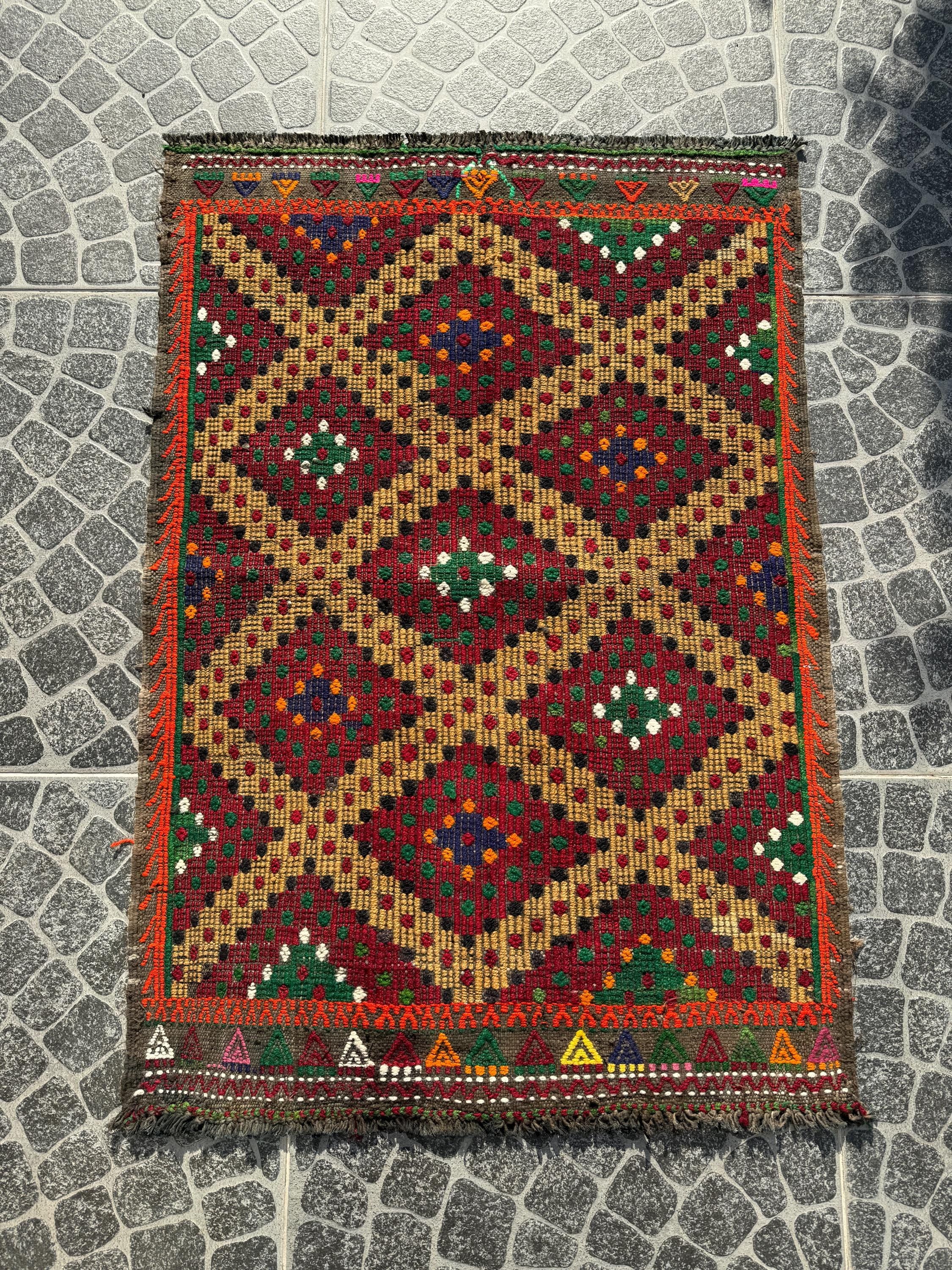 Vintage Turkish Kilim Rug, Handwoven Wool Anatolian Rug, Bohemian Decor (2.62x3.81 ft)