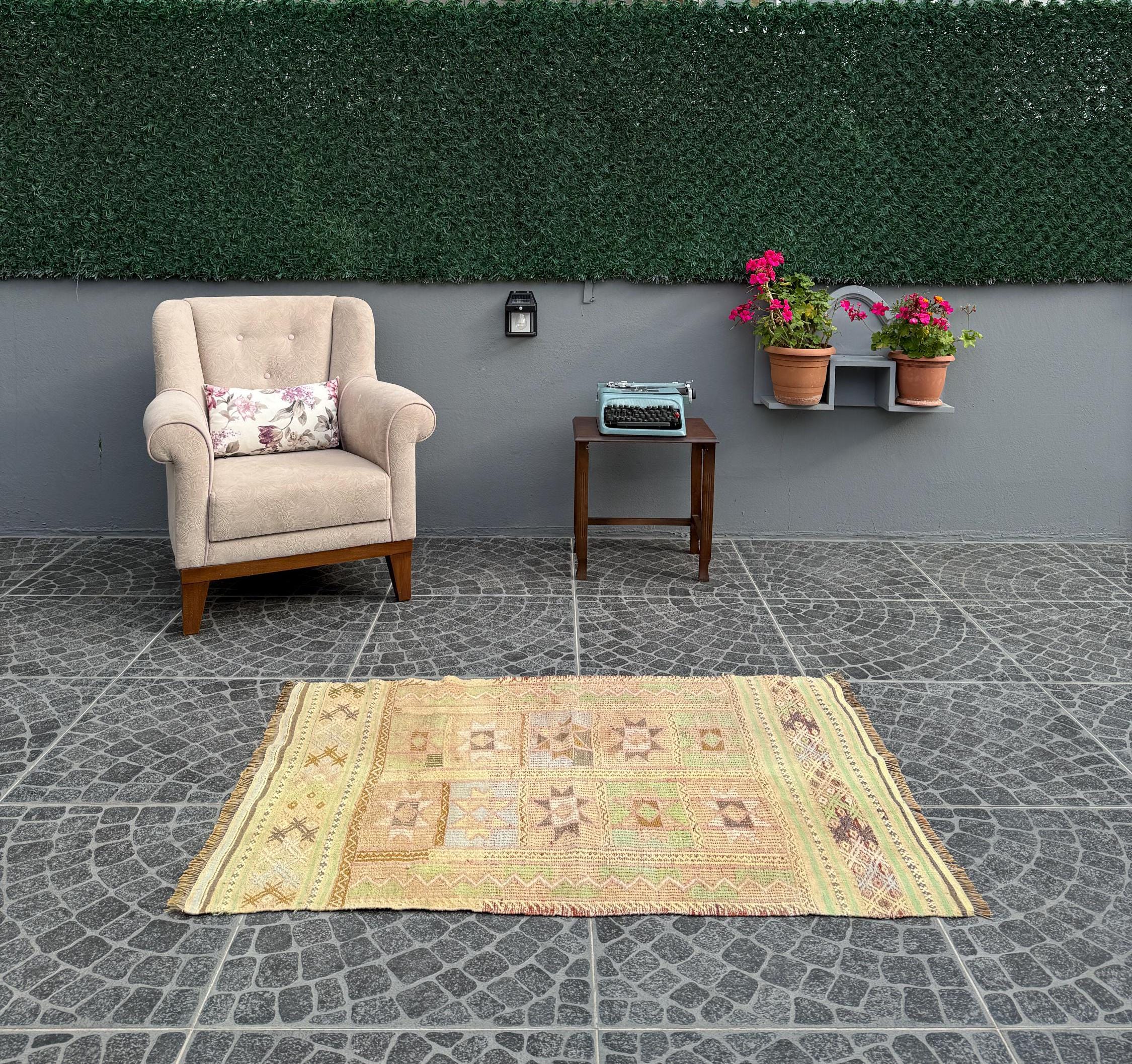 Vintage Turkish Kilim Rug, Handwoven Wool, Boho Decor (3.08x4.46 ft)