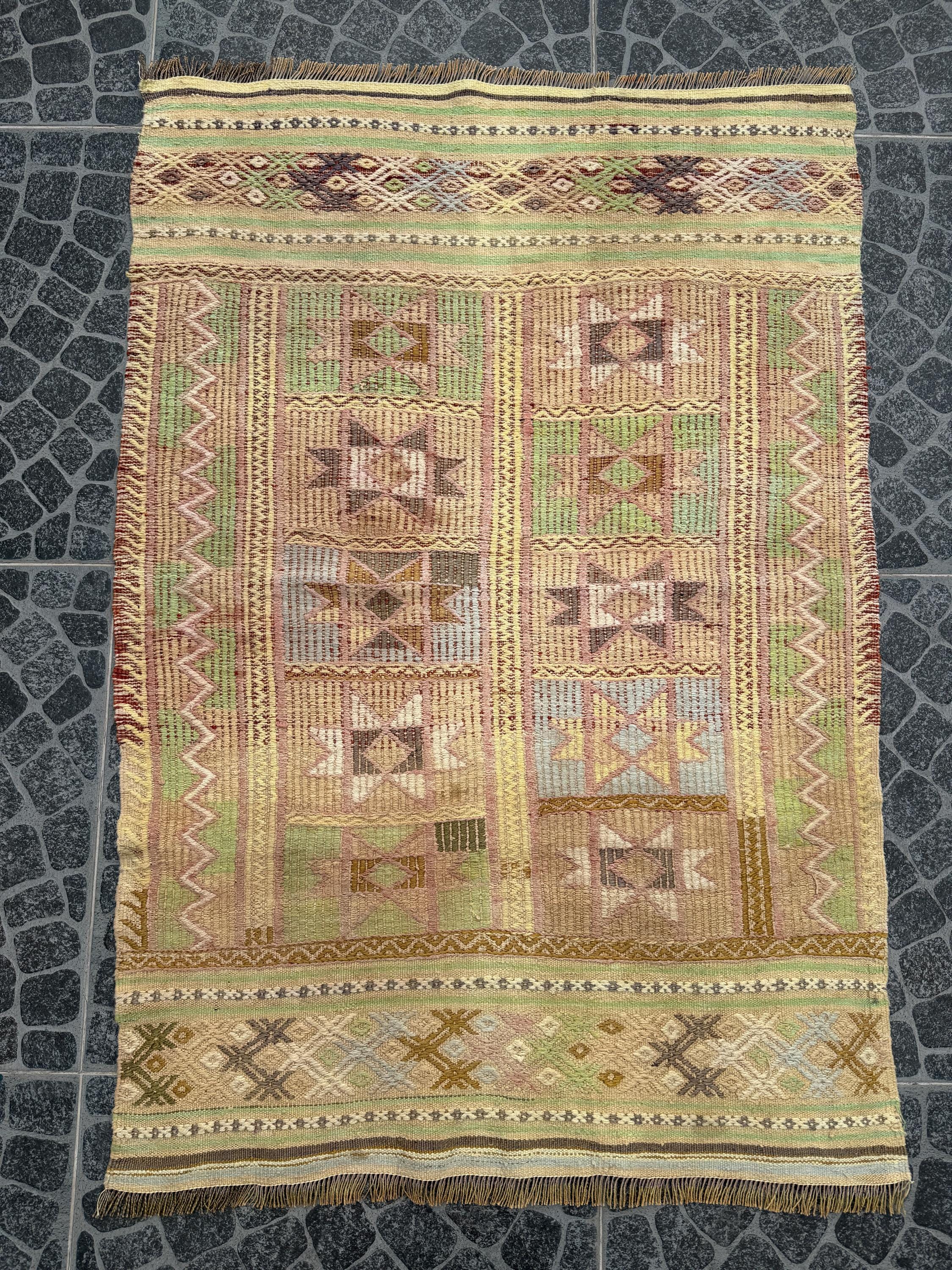 Vintage Turkish Kilim Rug, Handwoven Wool, Boho Decor (3.08x4.46 ft)