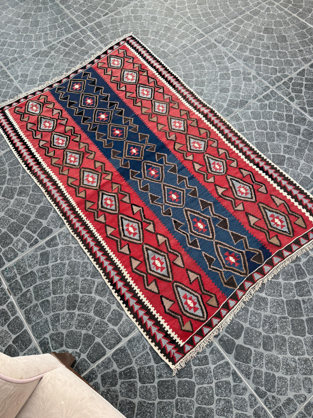 Vintage Handwoven Turkish Kilim Rug, Amulet Star Motifs, 3.44x5.41 ft