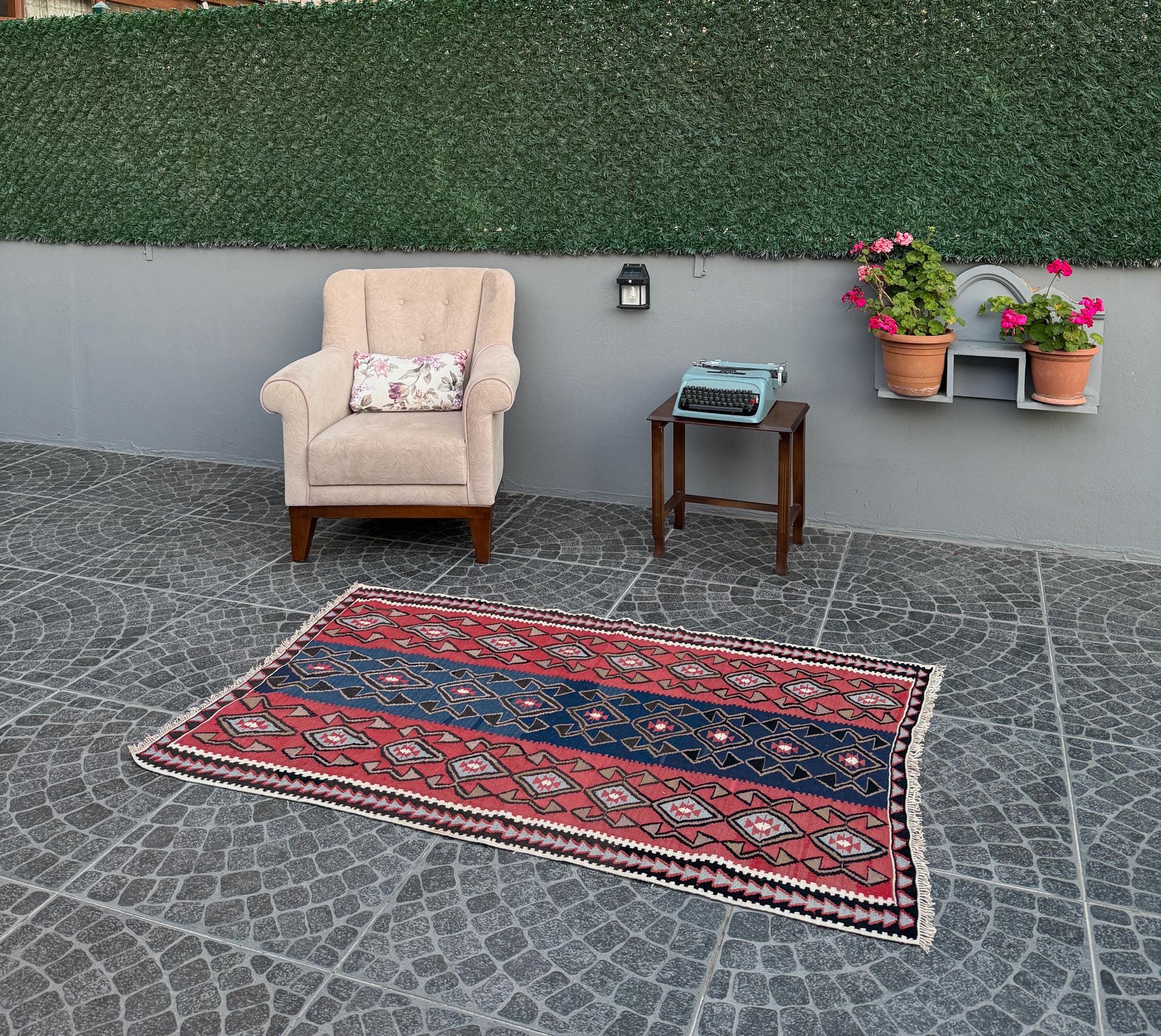 Vintage Handwoven Turkish Kilim Rug, Amulet Star Motifs, 3.44x5.41 ft