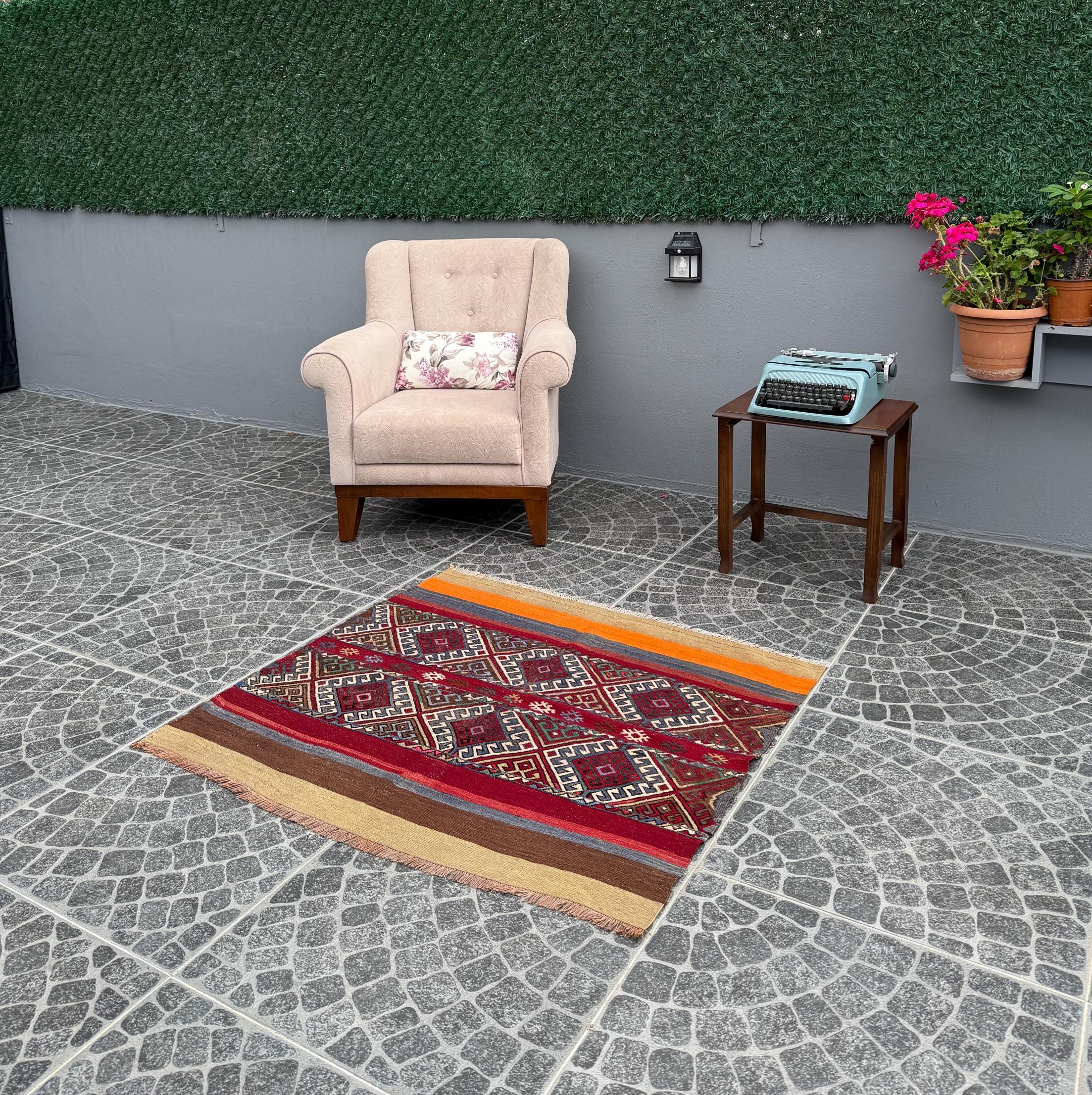 Vintage Turkish Kilim Rug: Handwoven Wool Anatolian Decor (3.41 ft x 3.81 ft)