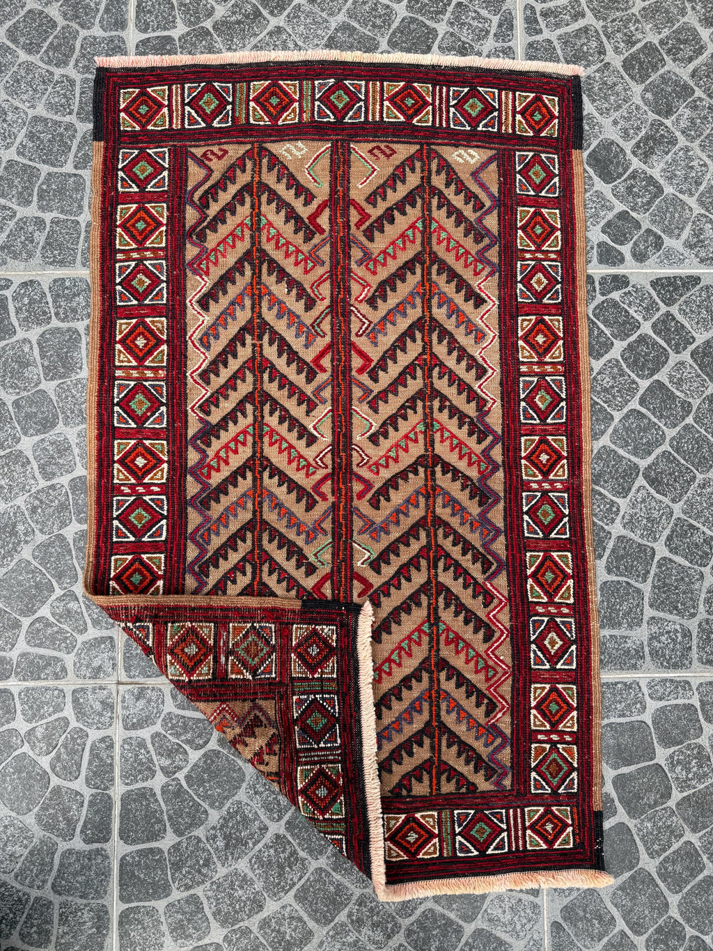Vintage Turkish Kilim Rug, Handwoven Sumak Rug (2.43x3.97 ft)