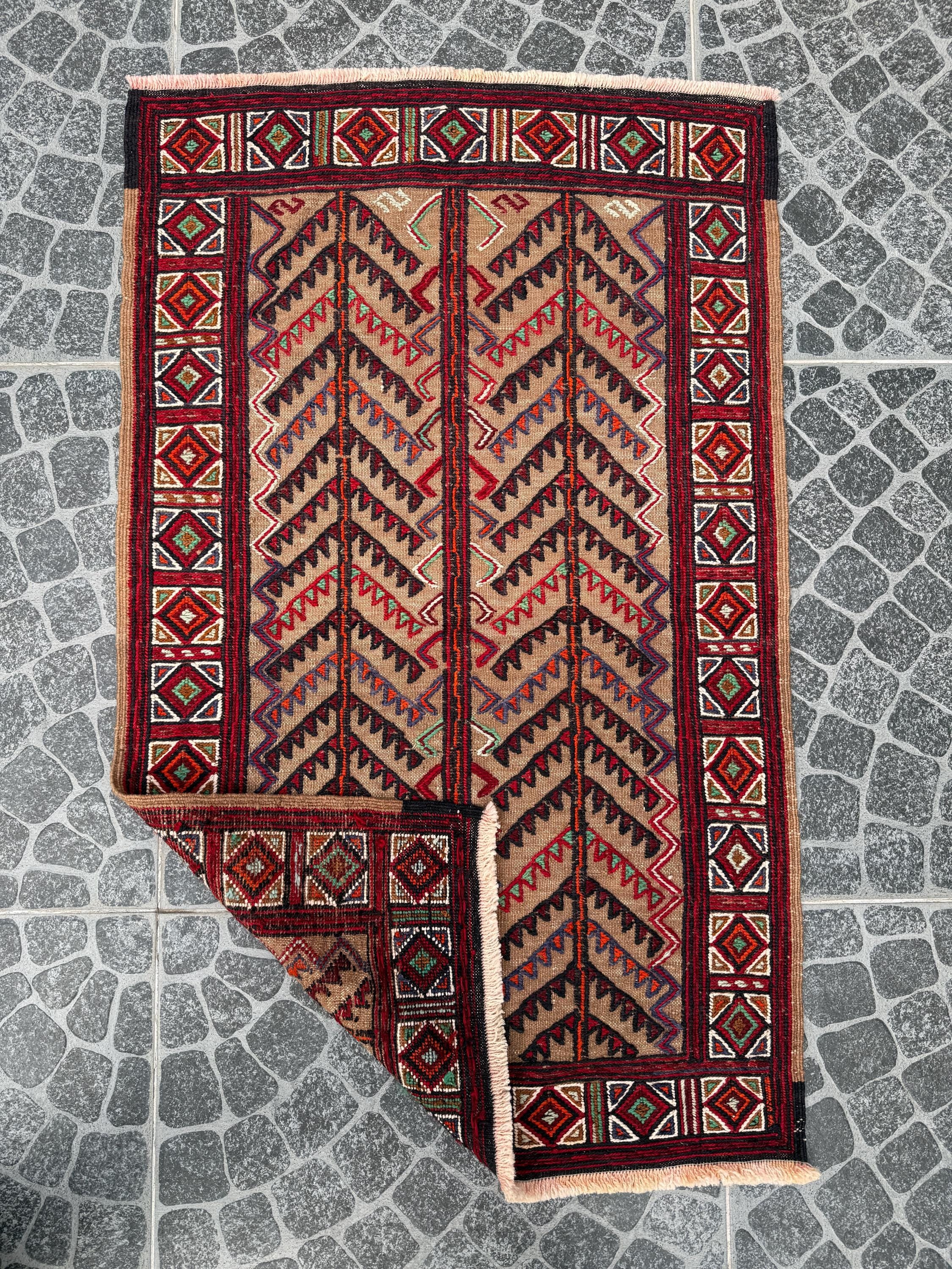 Vintage Turkish Kilim Rug, Handwoven Sumak Rug (2.43x3.97 ft)