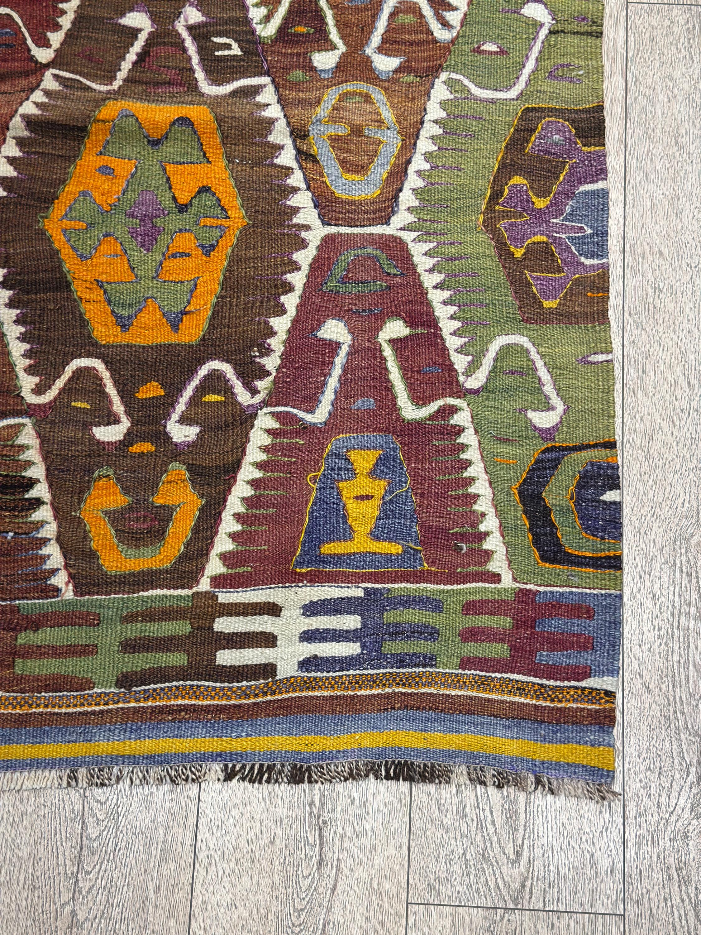 Vintage Turkish Kilim Rug – 4.8 x 8.8 ft, Handwoven Wool, Tribal Geometric Decor