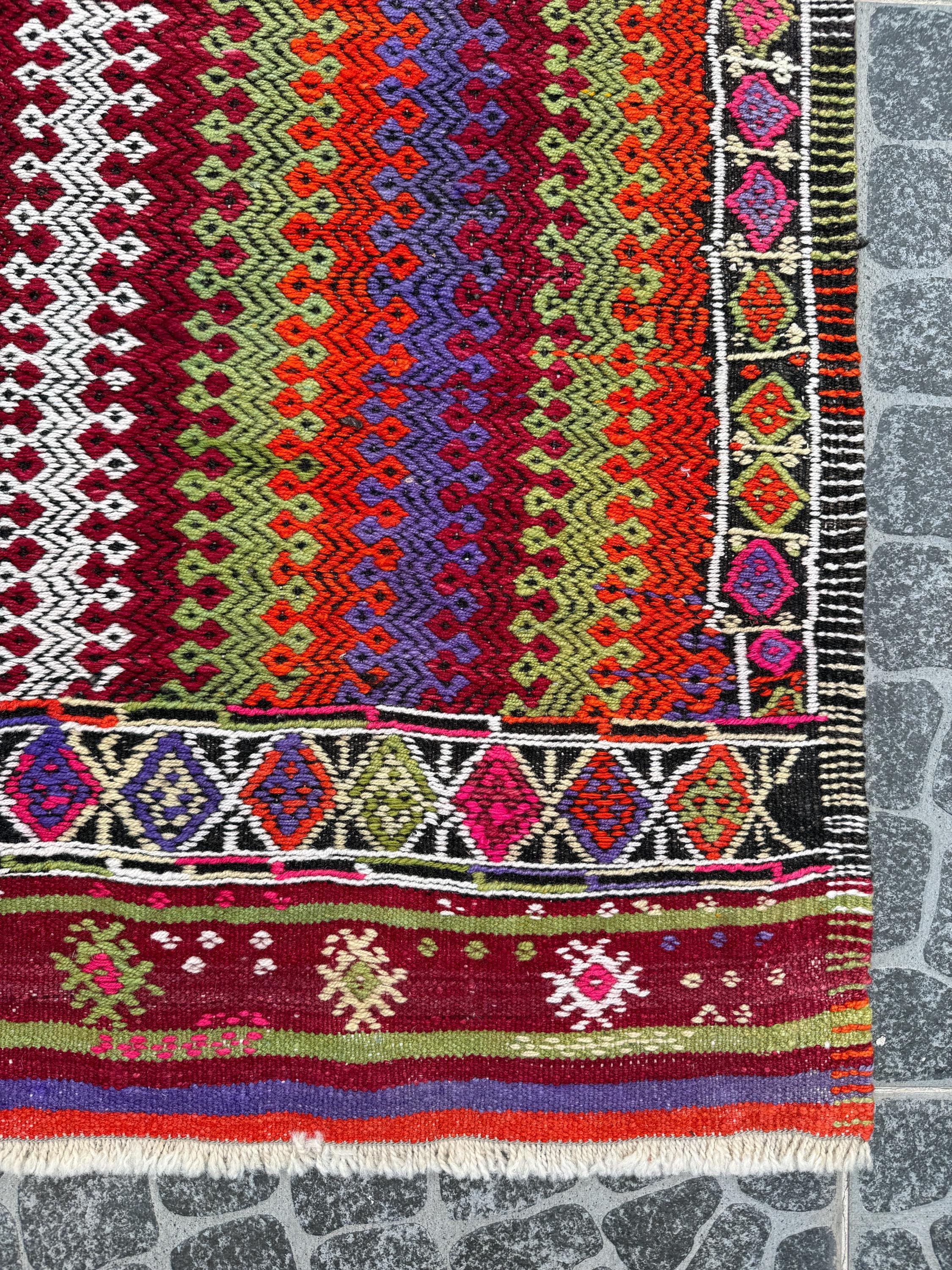 Vintage Turkish Cicim Rug, Handwoven Bohemian Decor (3.11x4.52ft)