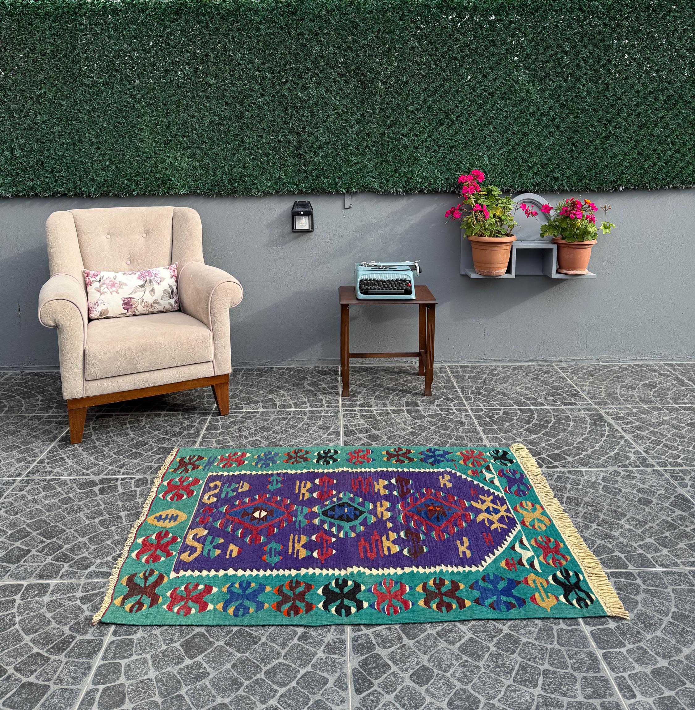 Vintage Turkish Kilim Rug – Handwoven Bohemian Decor (3.28x4.4 ft)