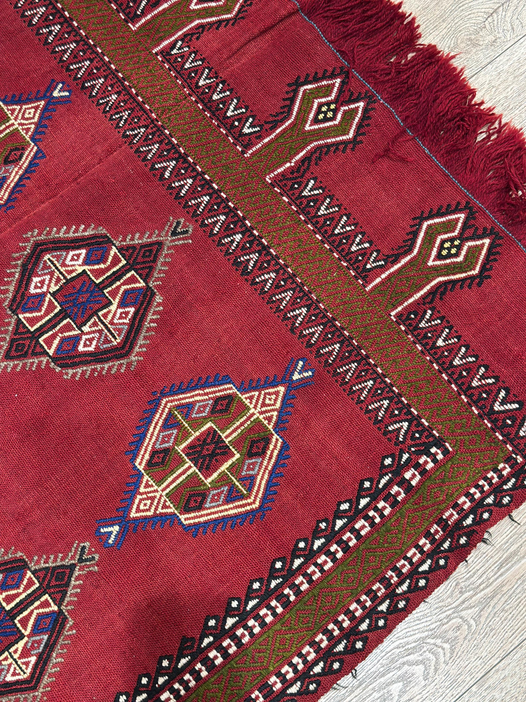 Vintage Turkish Kilim Rug – 4.4x5.9 ft, Handwoven Wool, Tribal Medallion