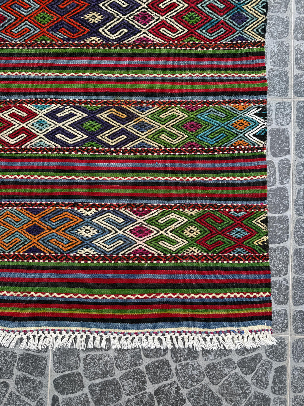 Vintage Turkish Kilim Rug: Handwoven Wool Bohemian Area Rug (2.62x4.36 ft)