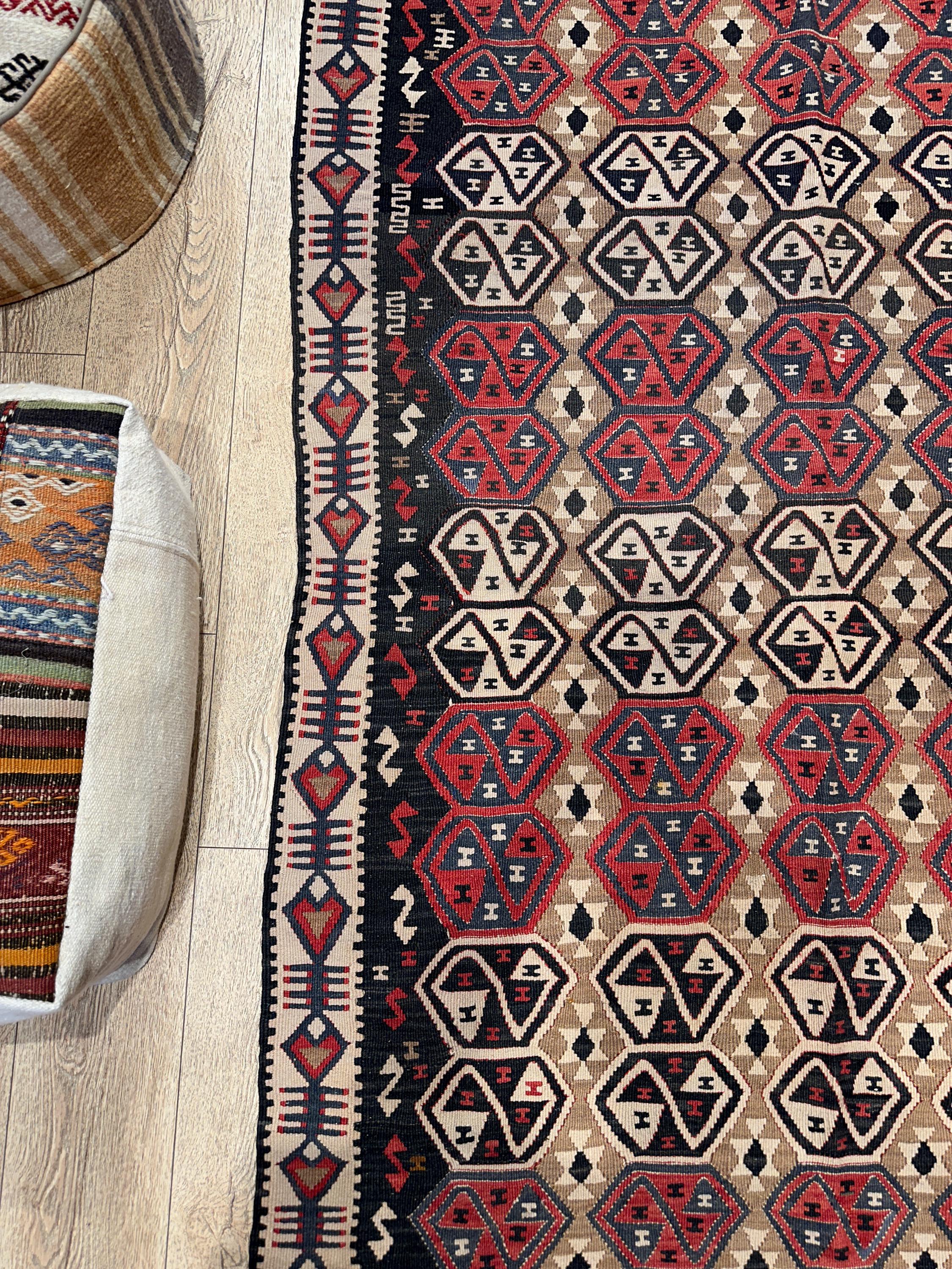 Turkish Kilim Rugs, Rugs for living room, Vintage boho decor rug, Authentic Vintage Rug, Unique Rugs, Vintage Area Rugs  - 4.2 x 6.6 ft