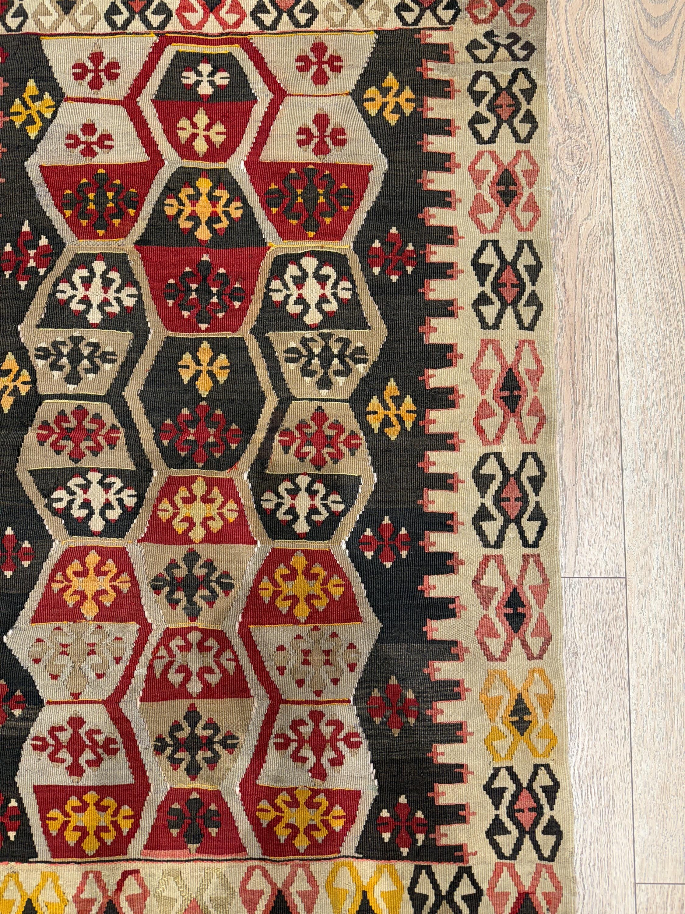 Vintage Turkish Kilim Rug, Handwoven Wool Medallion Rug (2.7 × 3.9 ft)