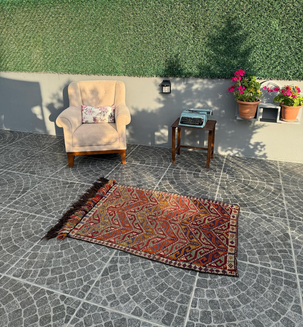 Vintage Turkish Kilim Rug: Handwoven Wool Cicim Rug (2.79x4.00 ft)