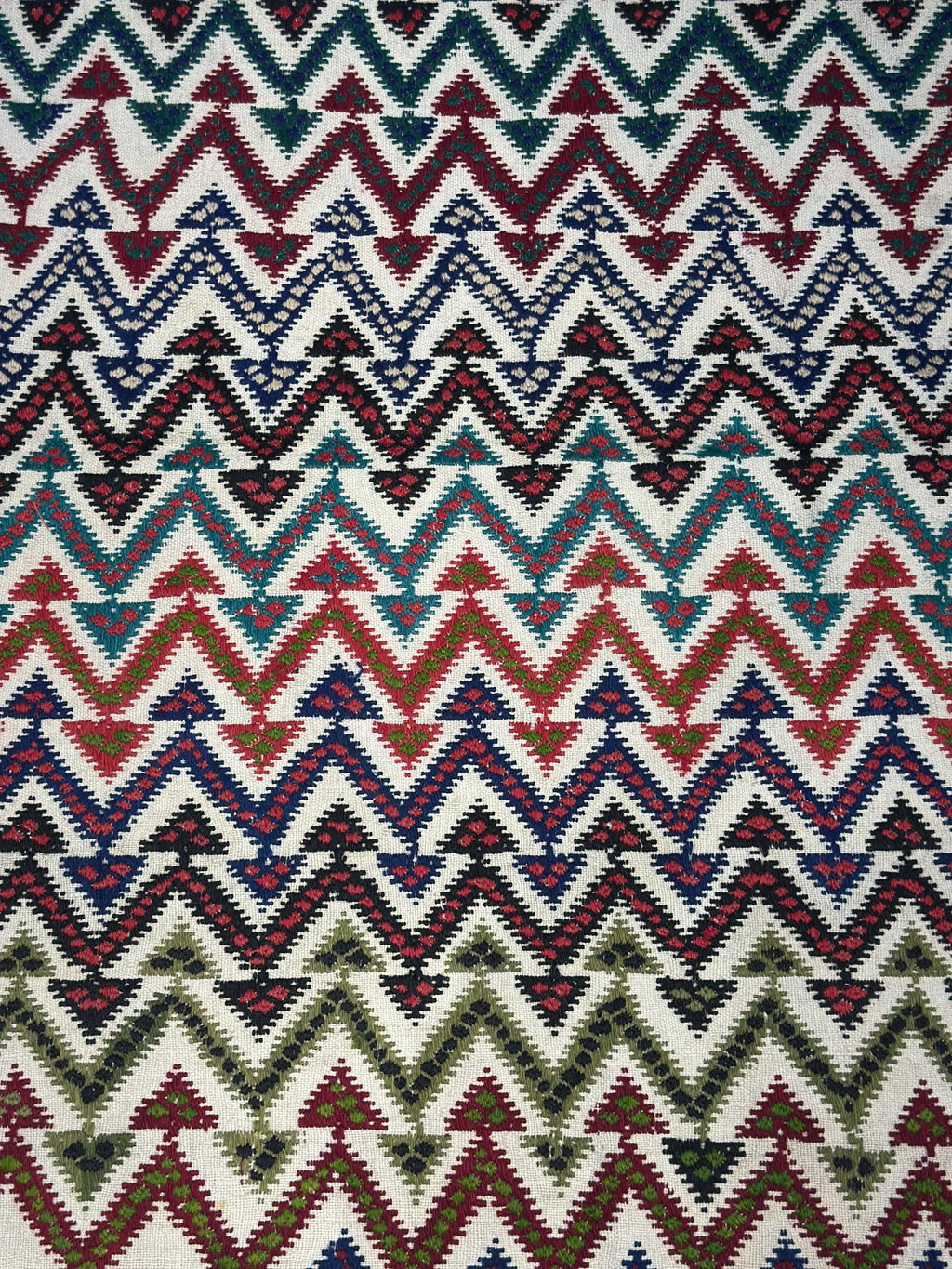 Vintage Turkish Kilim Rug (4.8 x 6.7 ft) – Handwoven Wool, Tribal Zigzag Design